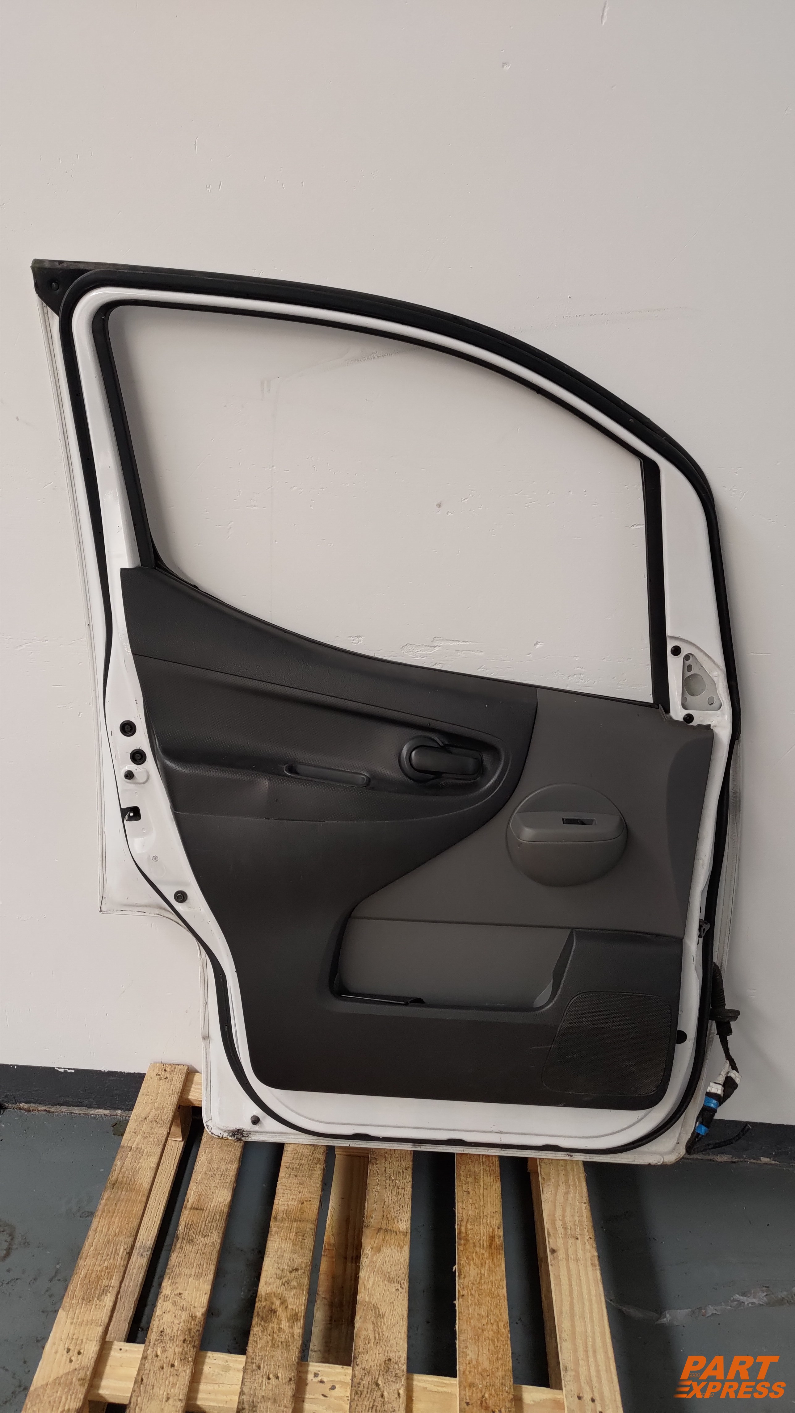 Tür komplett vorne links Nissan NV200 SE M20 Weiß QM1 2009 - 2021 – 2