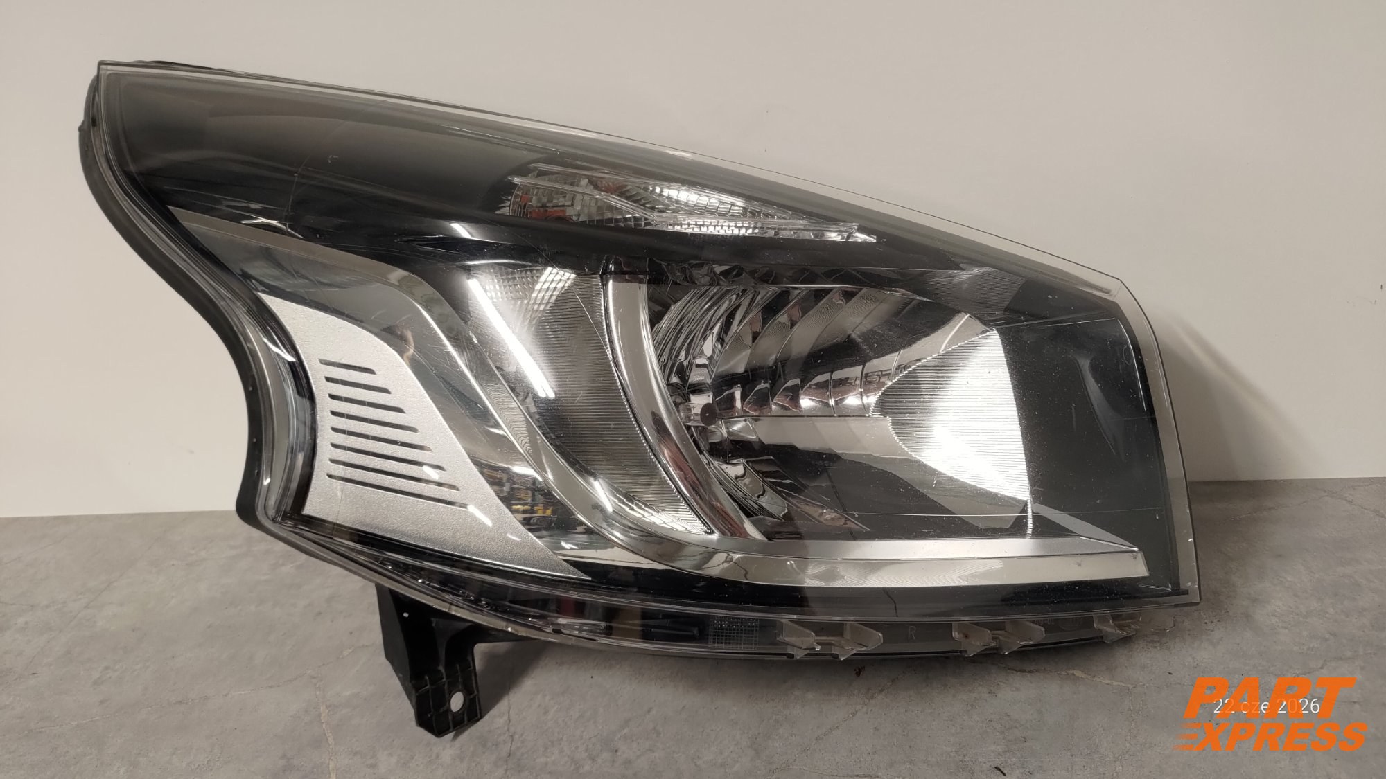 Scheinwerfer vorne links Renault Trafic Bus X82 ab 2014