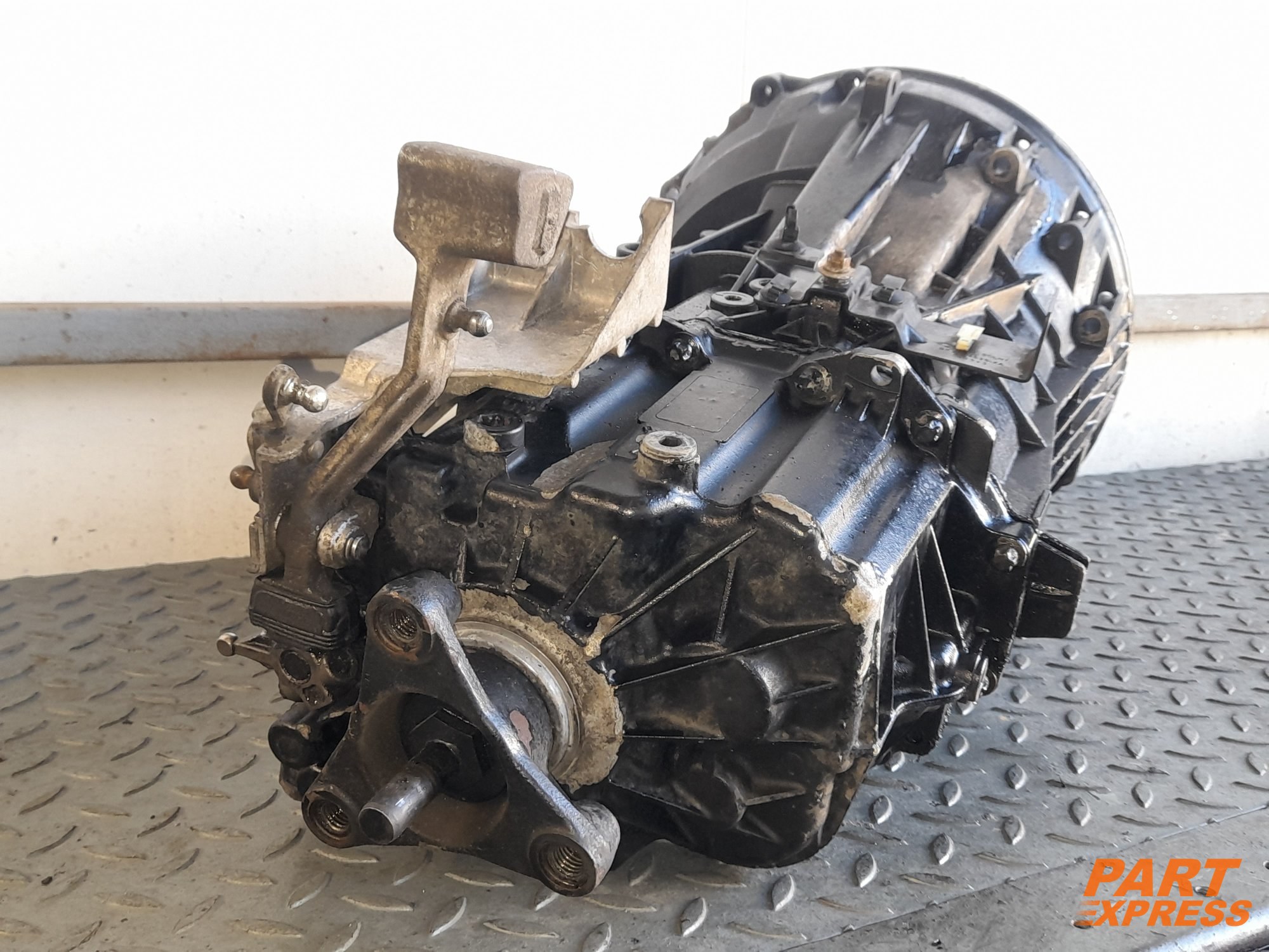 Schaltgetriebe Ford Transit 6 Gang 2.2 TDCI 107tkm CVF5 CYF5 MT82 – 4