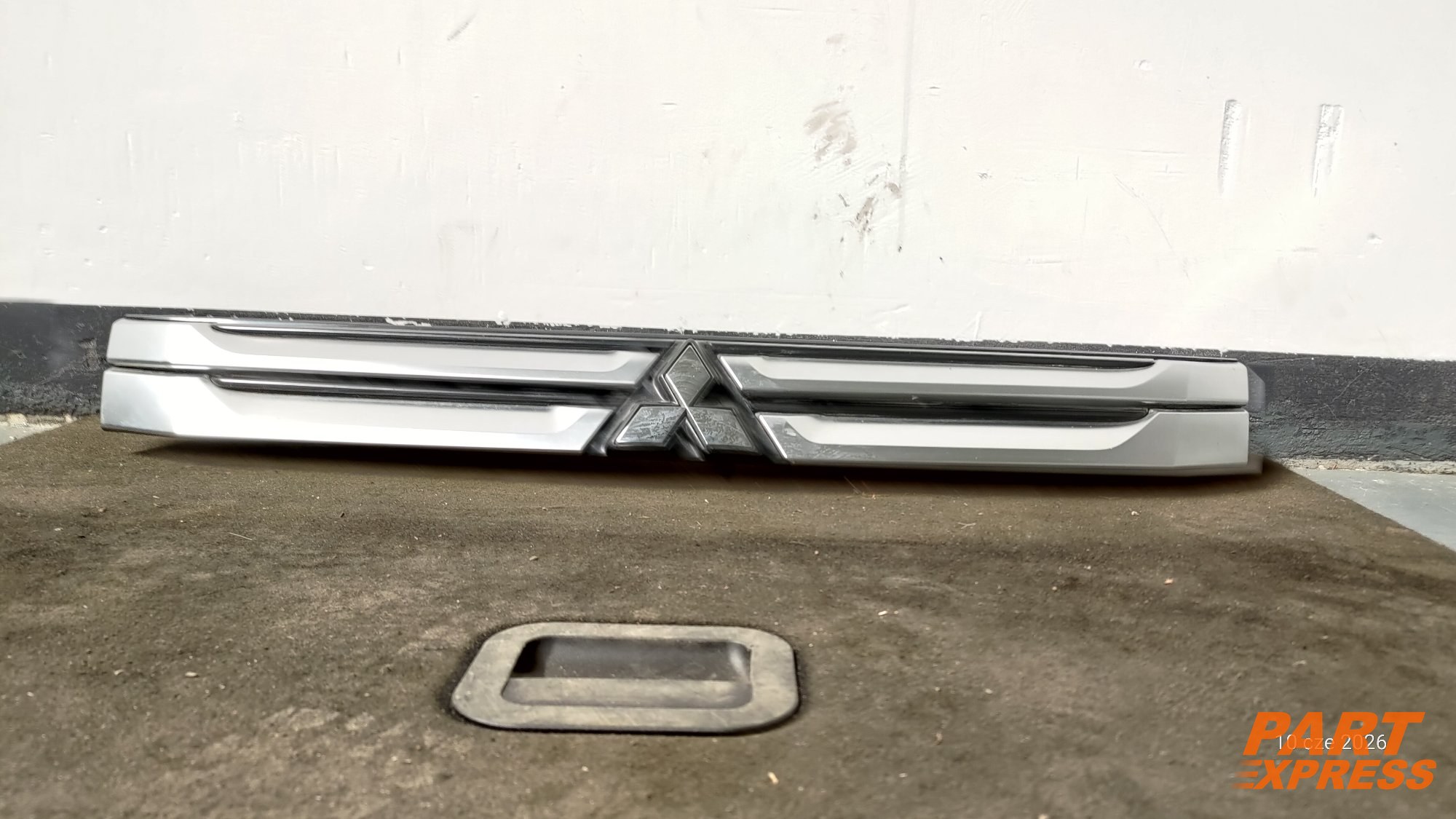 Frontgrill Kühlergrill Mitsubishi Outlander III GF Silber U17A 2012 - 2021 – 2