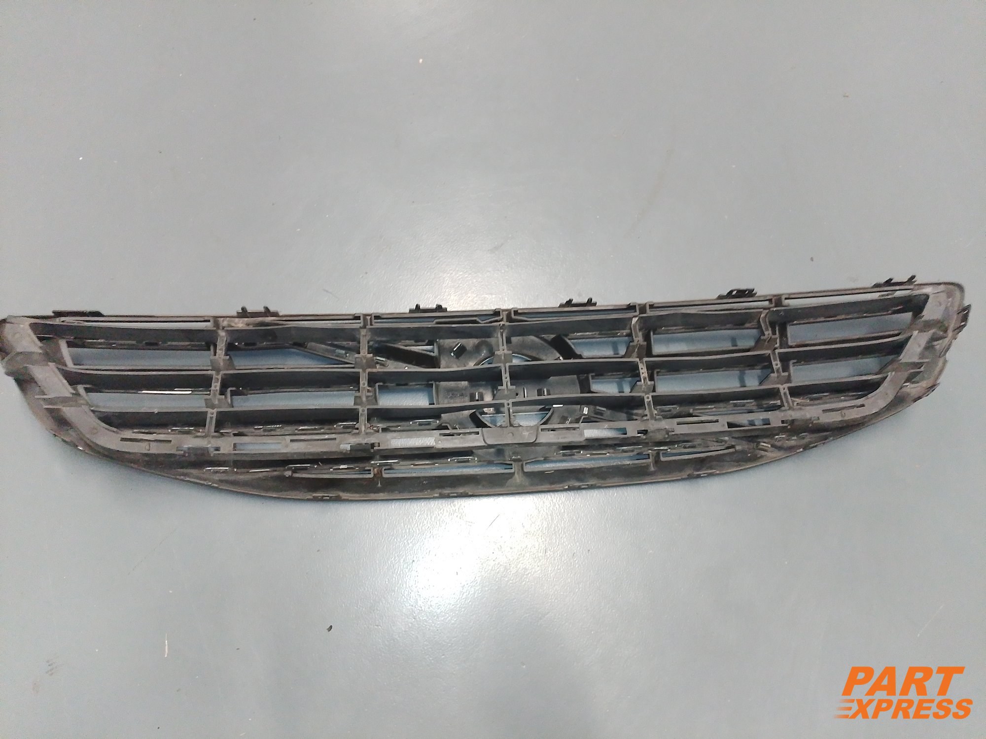 Frontgrill Volvo S60 SE Lux II Weiß 614 Ice White Solid 2010 - 2018 – 2