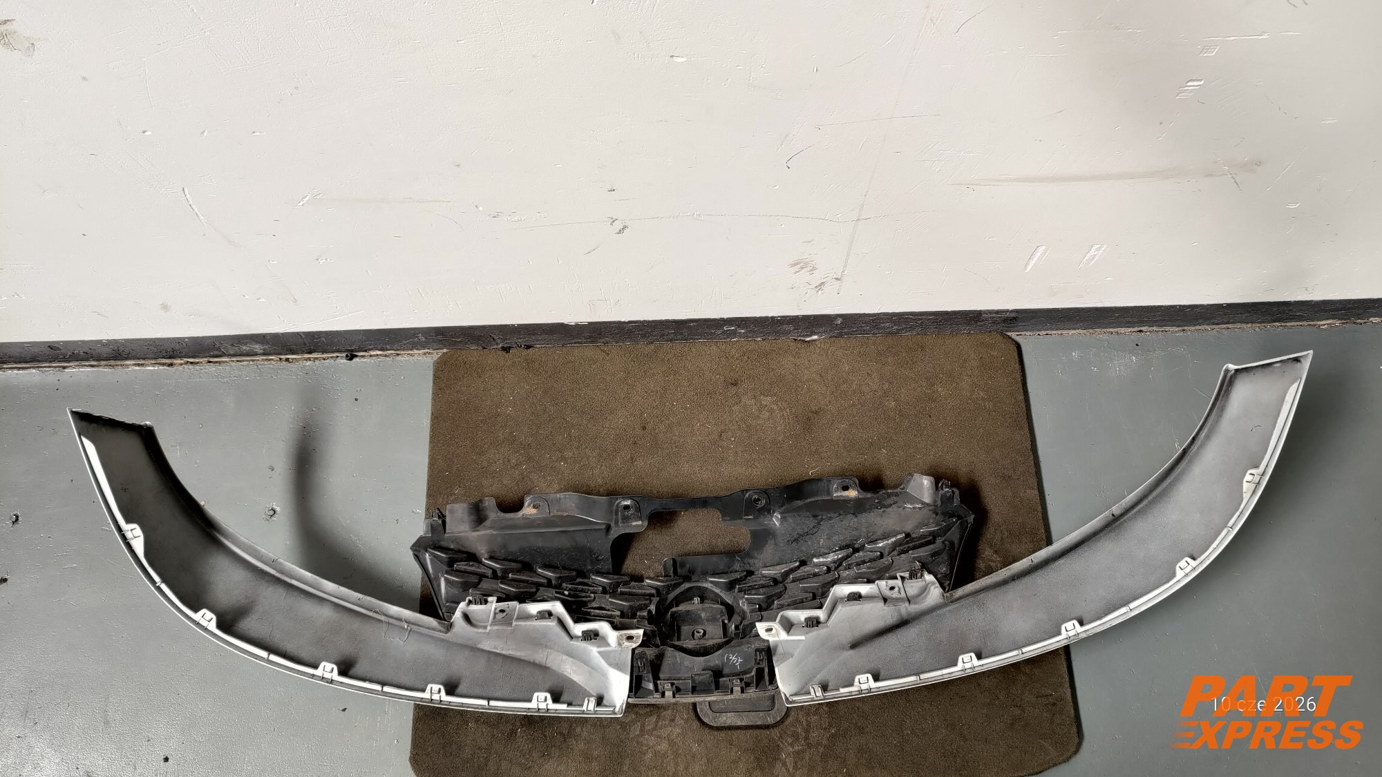 Frontgrill Nissan NV200 SE M20 Weiß QM1 2009 - 2021 – 2