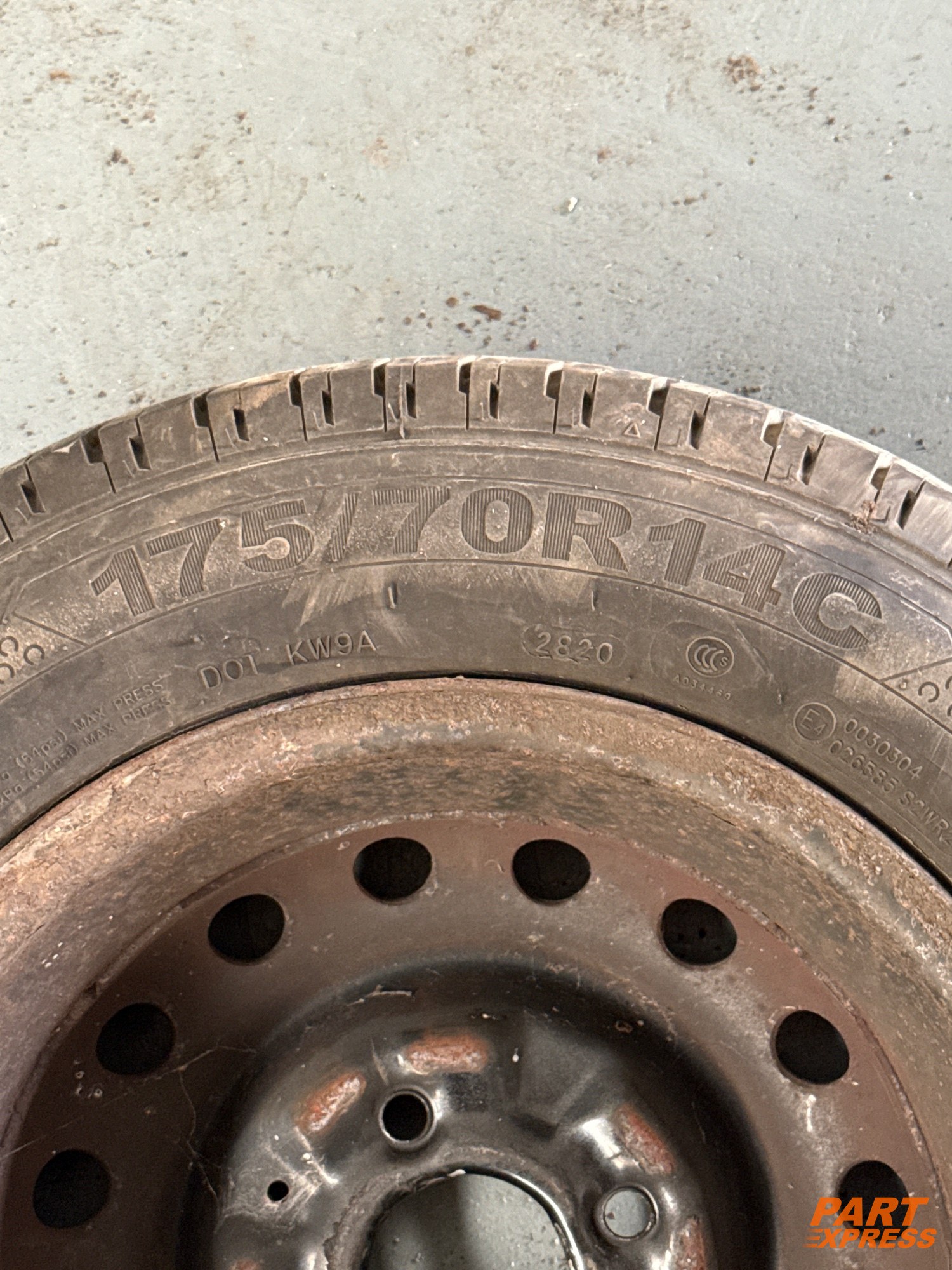 Komplettrad Nissan NV200 175/70 R14 ab 2014 – 4