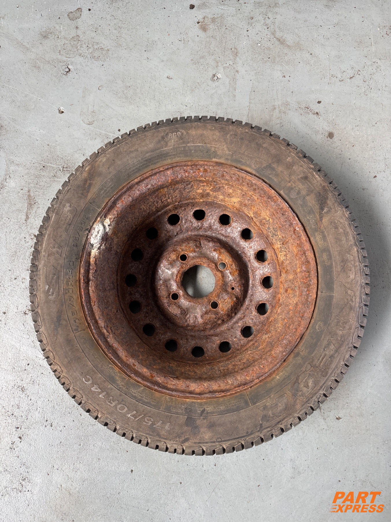 Komplettrad Nissan NV200 175/70 R14 ab 2014 Profil wie neu – 2