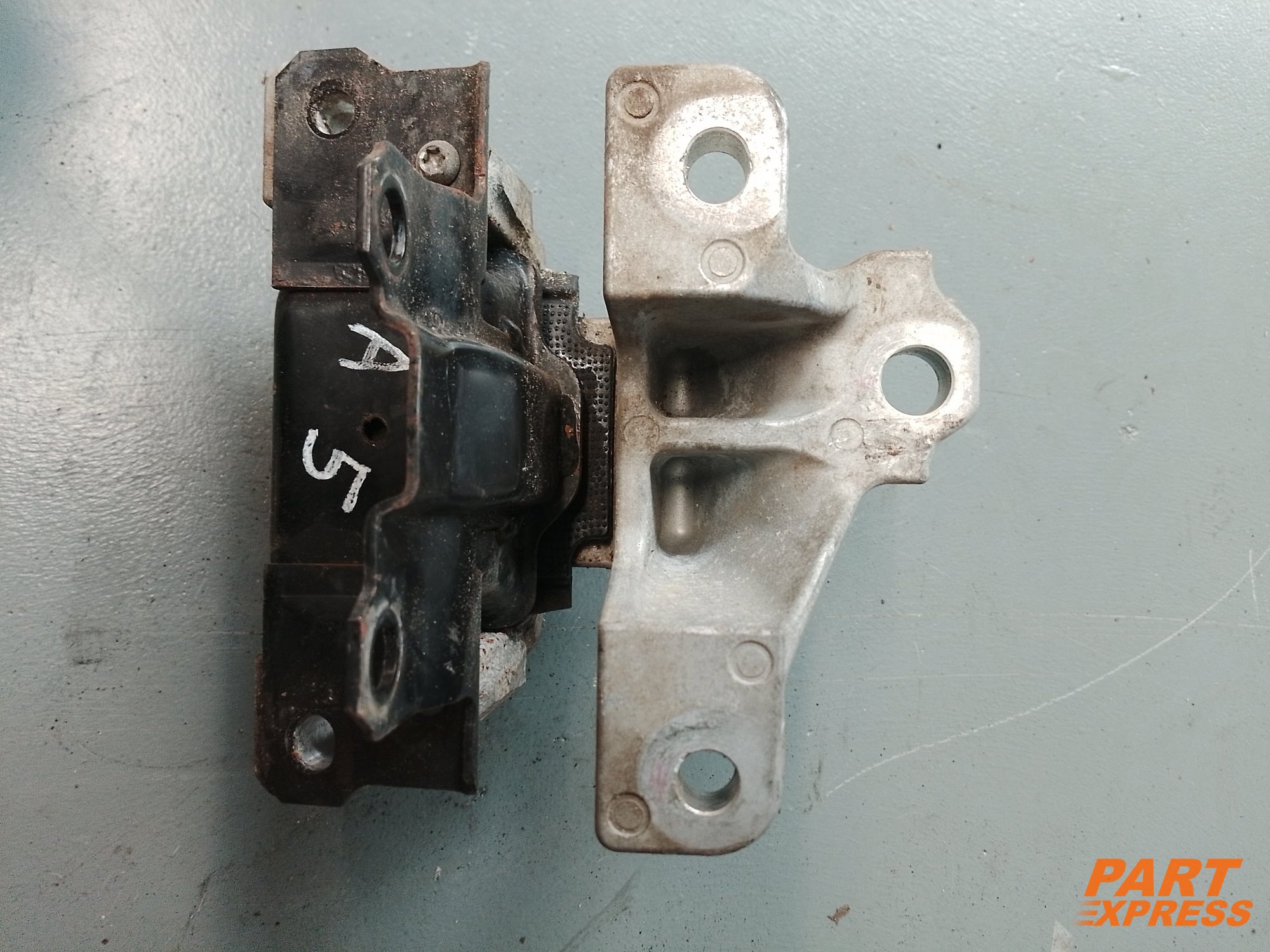 Motorhalter links Mitsubishi Outlander III E200 110kW 2.2DiD 4N14 2910A133 – 2