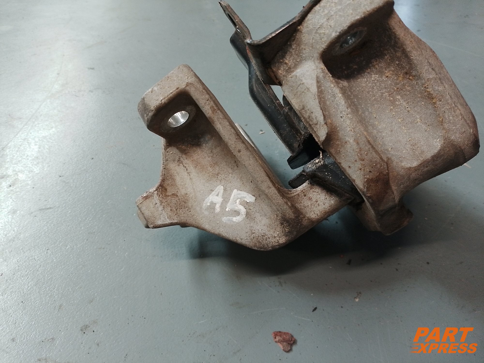 Motorhalter links Mitsubishi Outlander III E200 110kW 2.2DiD 4N14 2910A133 – 4