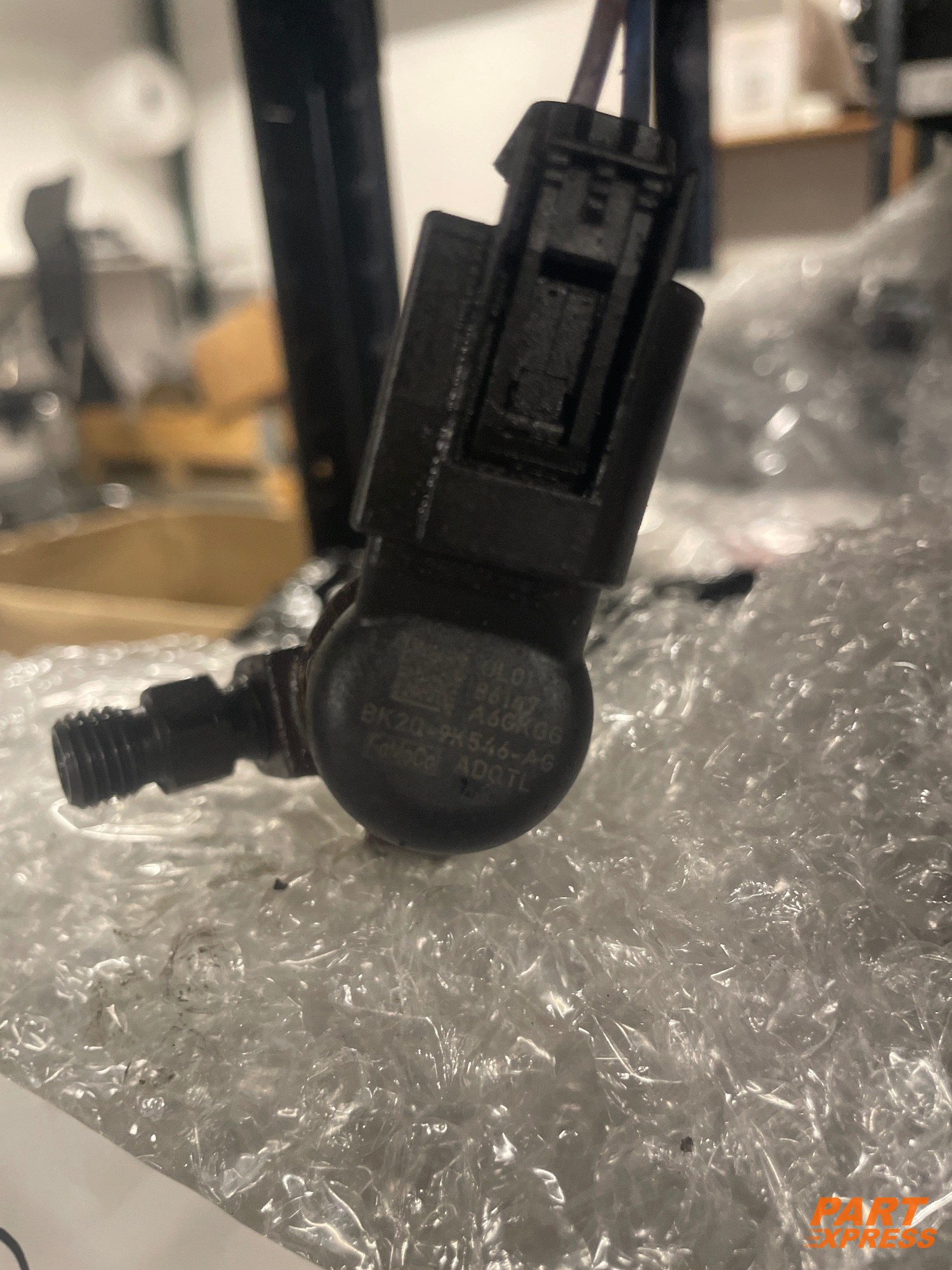 Einspritzdüse komplett Ford Transit V363 2,2l TDCi 74kW CYFF6C1Q-9K546-BC – 2
