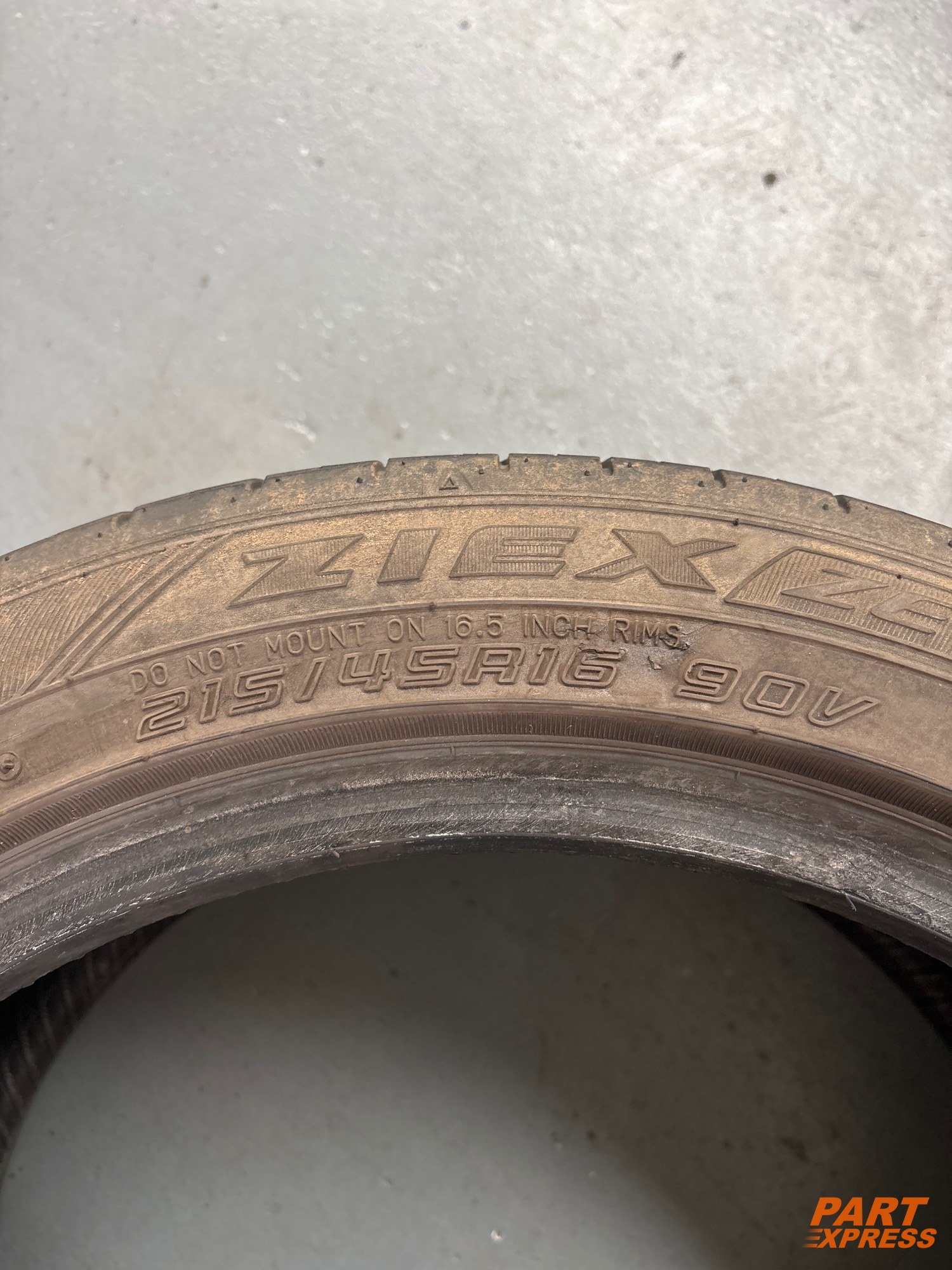 Reifen Falken ZIEX 215/45 R16 90V 3mm – 4