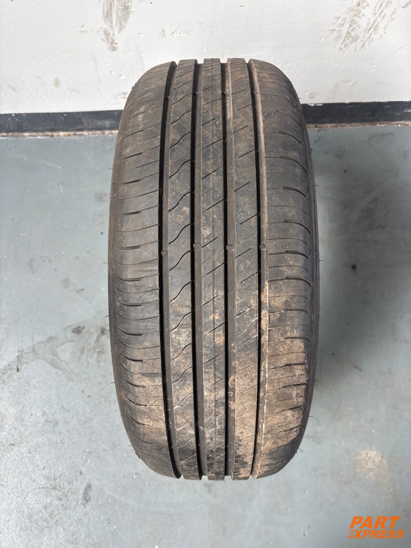 Reifen Goodyear 215/55 R17 98W 4mm – 2