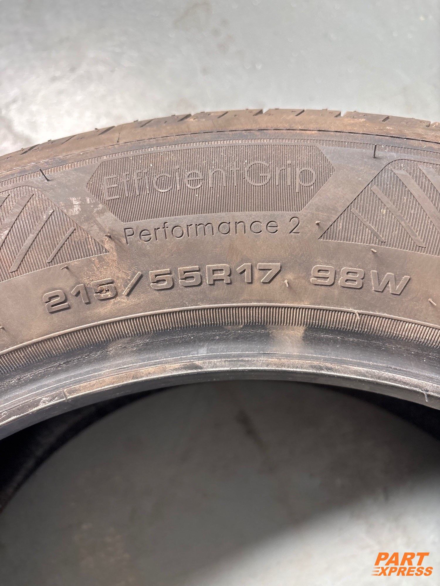 Reifen Goodyear 215/55 R17 98W 4mm – 4
