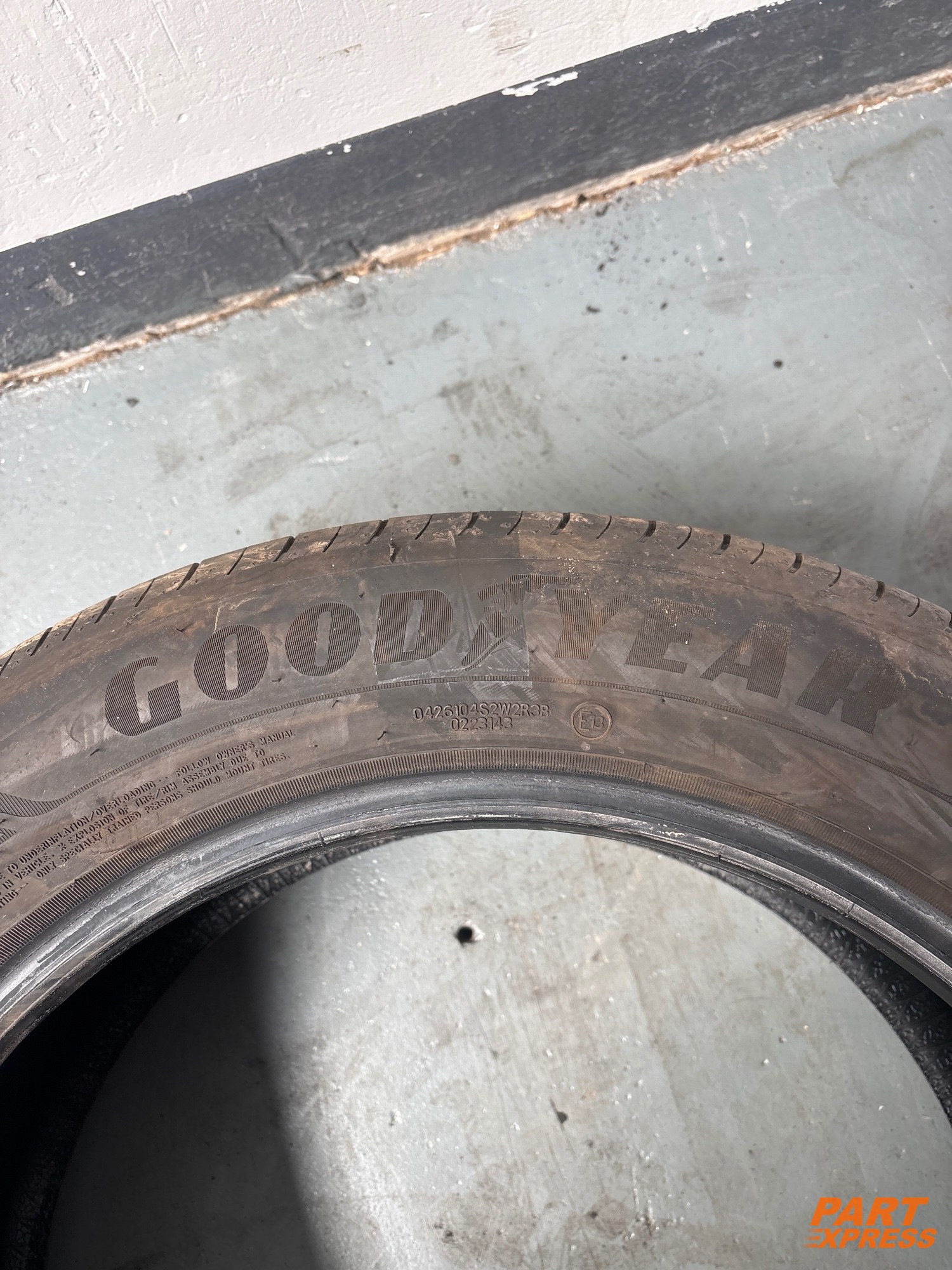 Reifen Goodyear 215/55 R17 98W 4mm – 5
