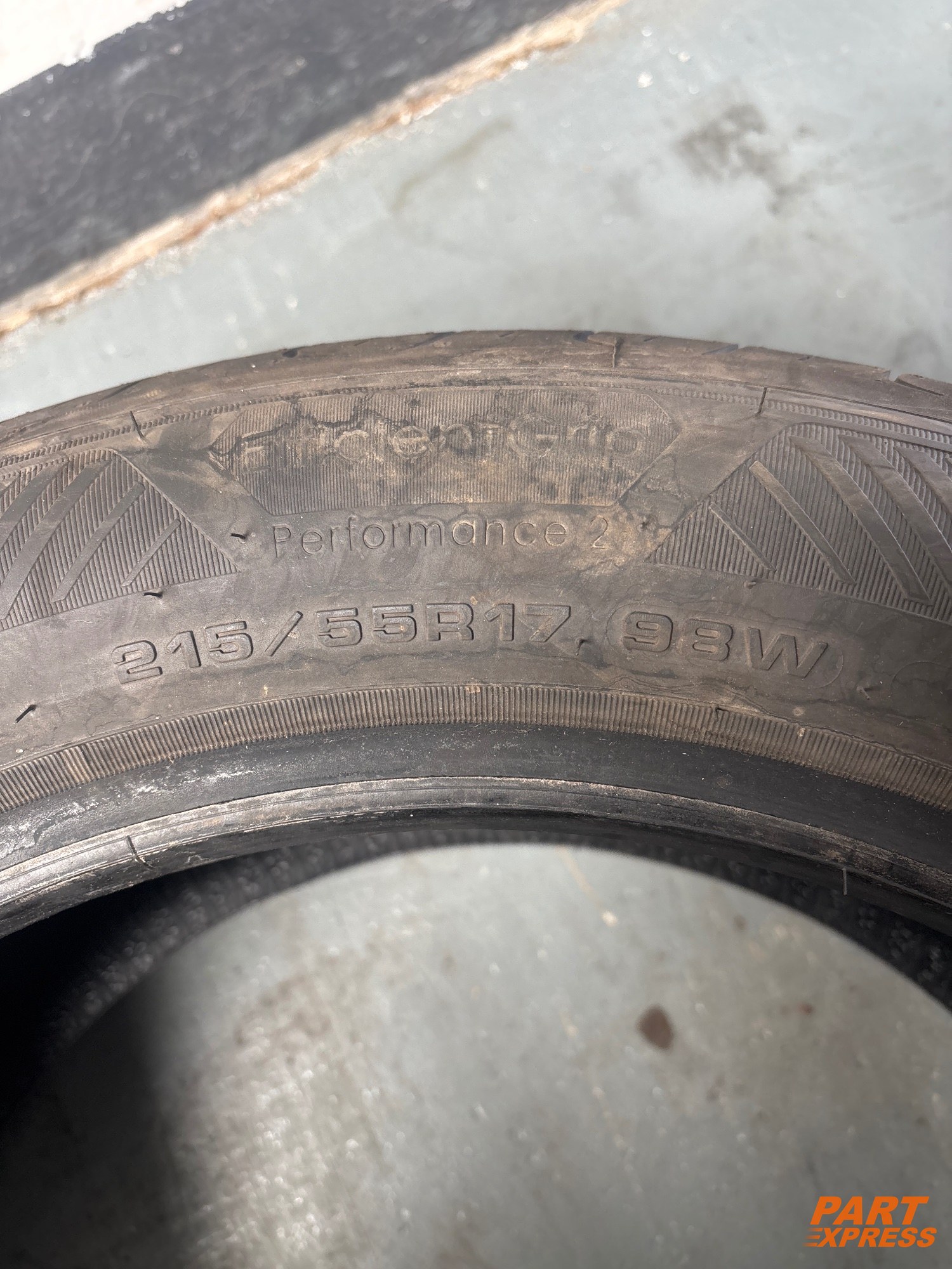 Reifen Goodyear 215/55 R17 98W 5mm – 2