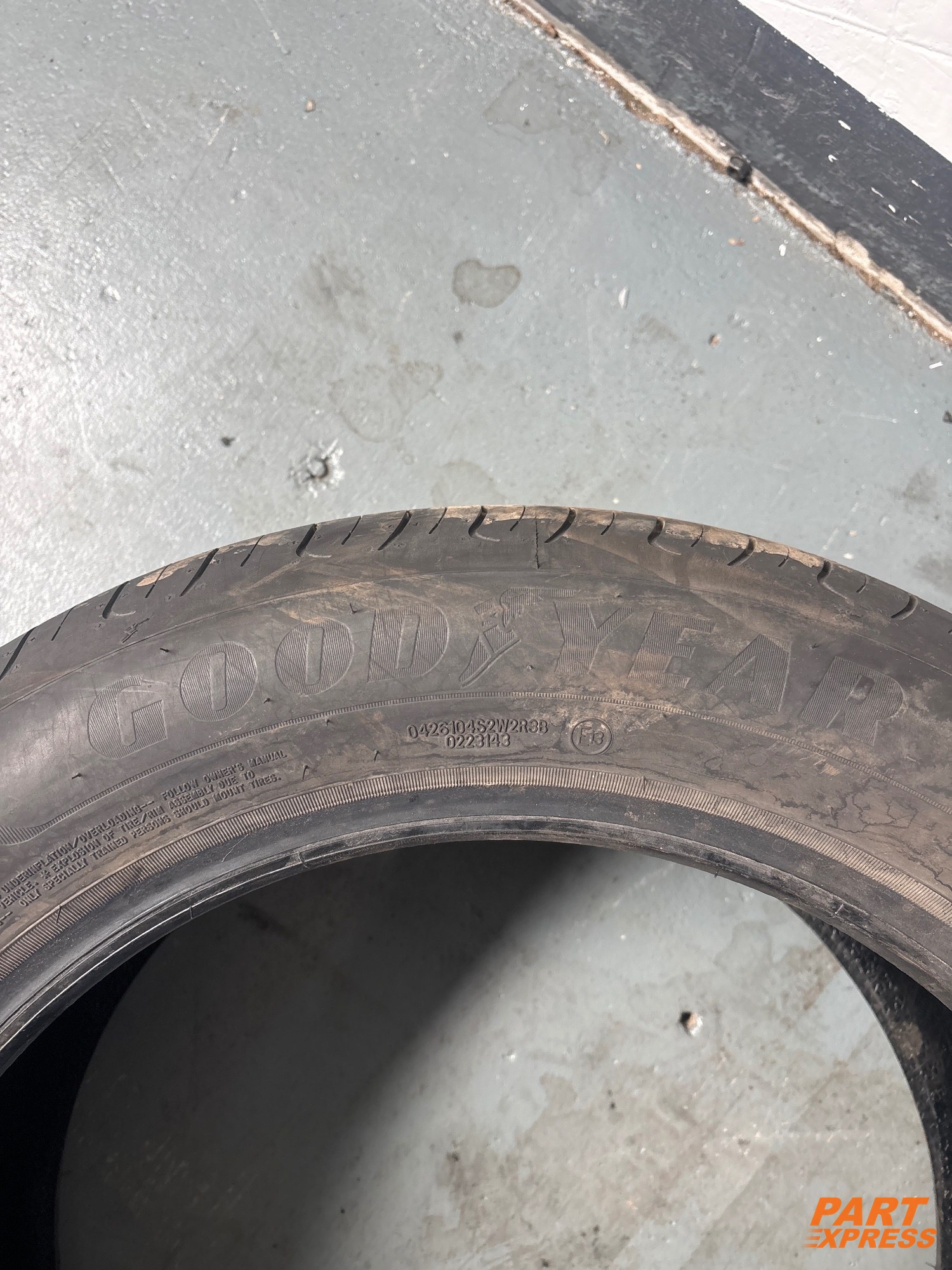 Reifen Goodyear 215/55 R17 98W 5mm – 3