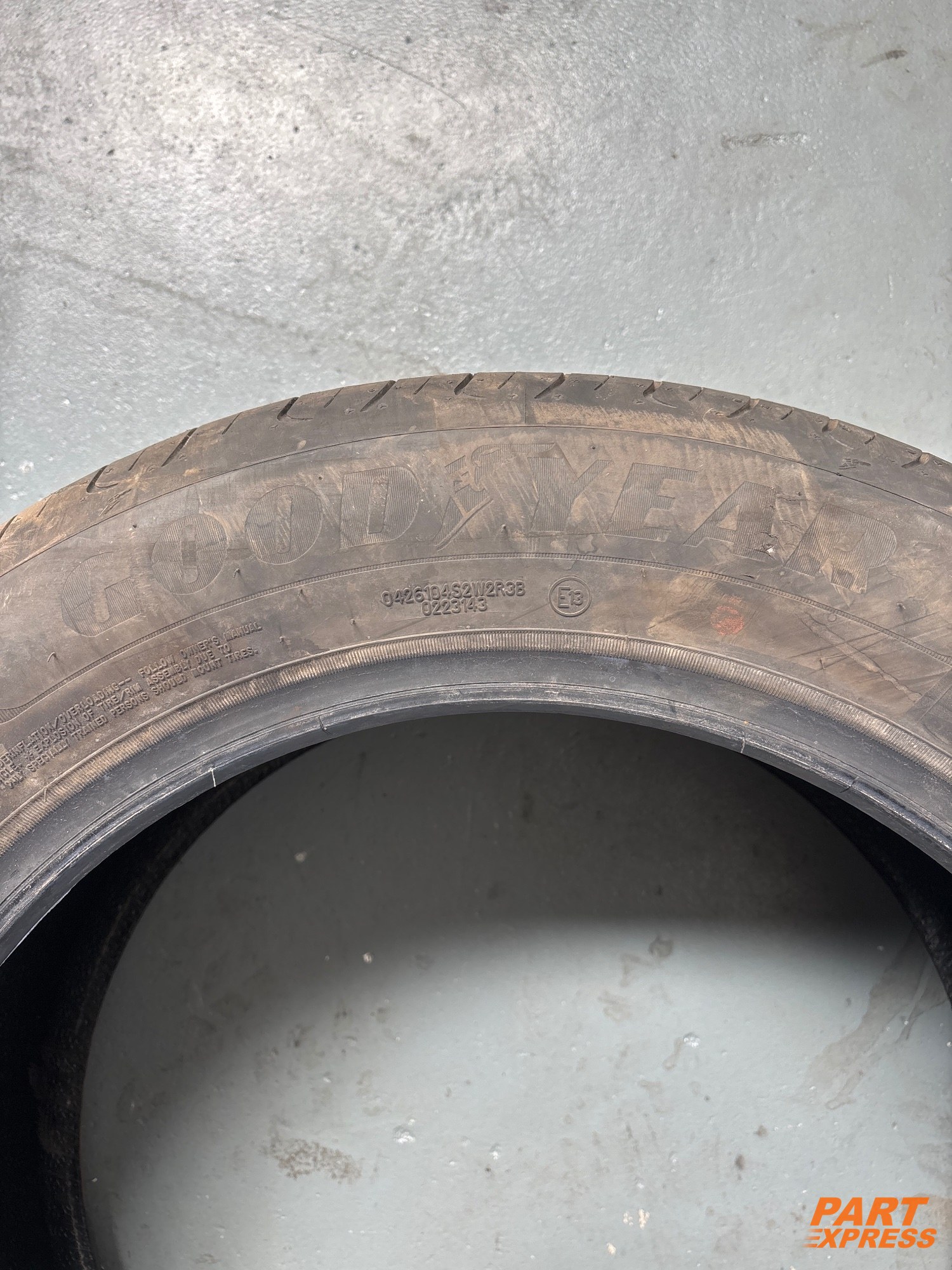 Reifen Goodyear 215/55 R17 98W 5mm – 5