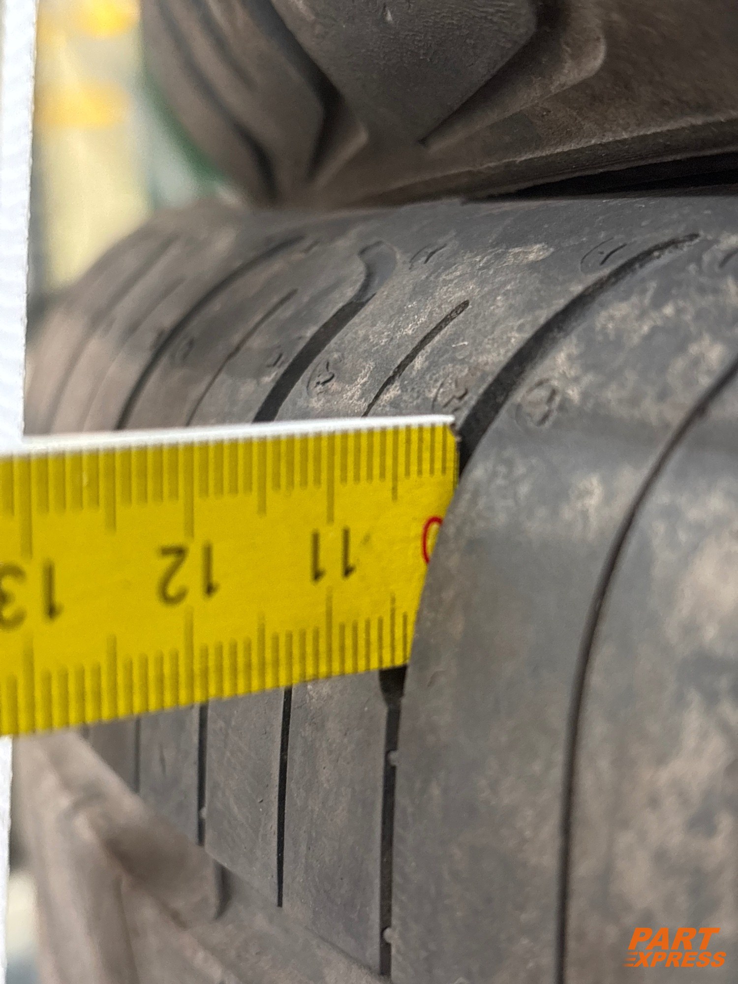 Reifen Goodyear 215/55 R17 98W 5mm – 6