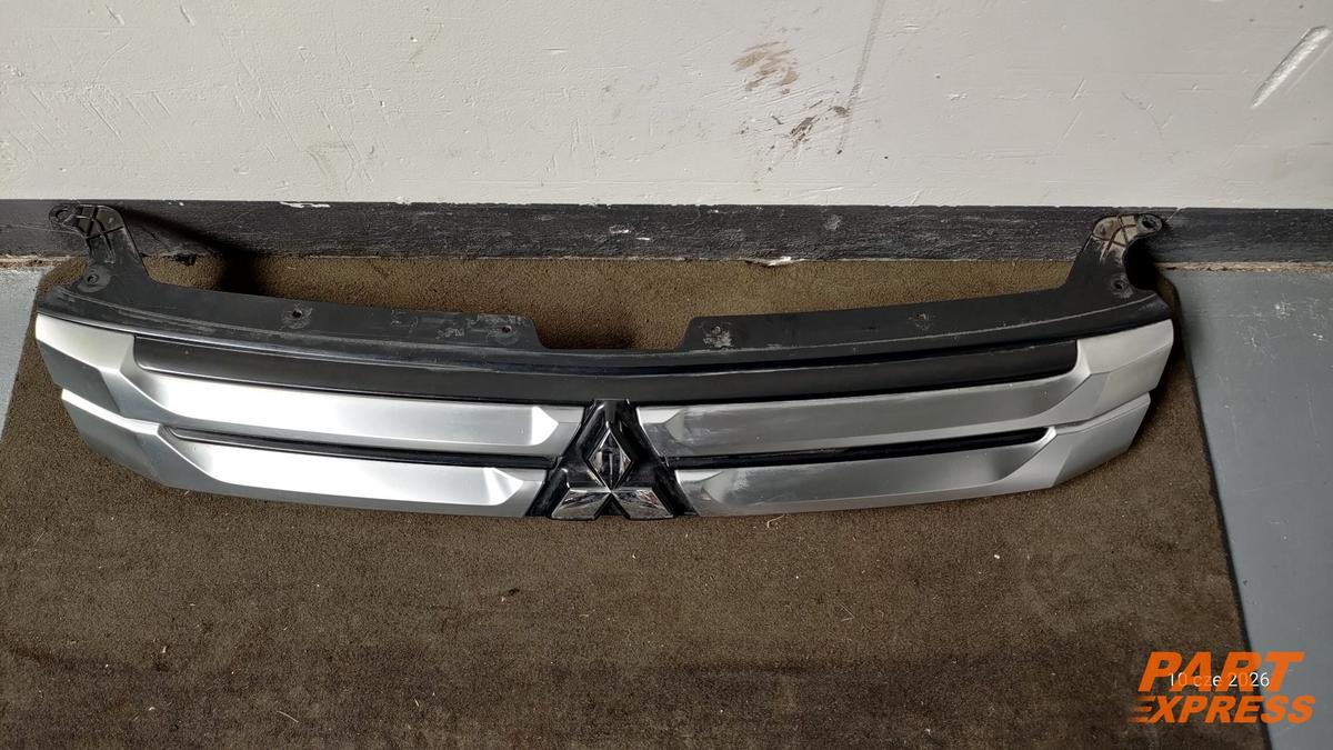 Frontgrill Kühlergrill Mitsubishi Outlander III GF Silber U17A 2012 - 2021