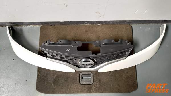 Frontgrill Nissan NV200 SE M20 Weiß QM1 2009 - 2021