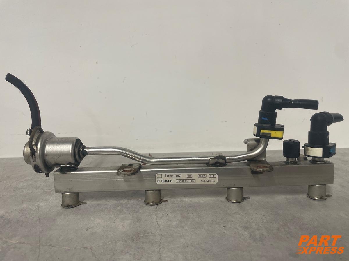 Rampa de inyección Kraftstoffverteiler B14NET Opel Astra J Insignia 1,4 55577580
