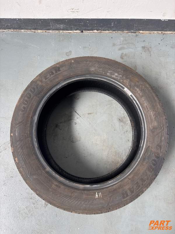 Reifen Goodyear 215/55 R17 98W 4mm