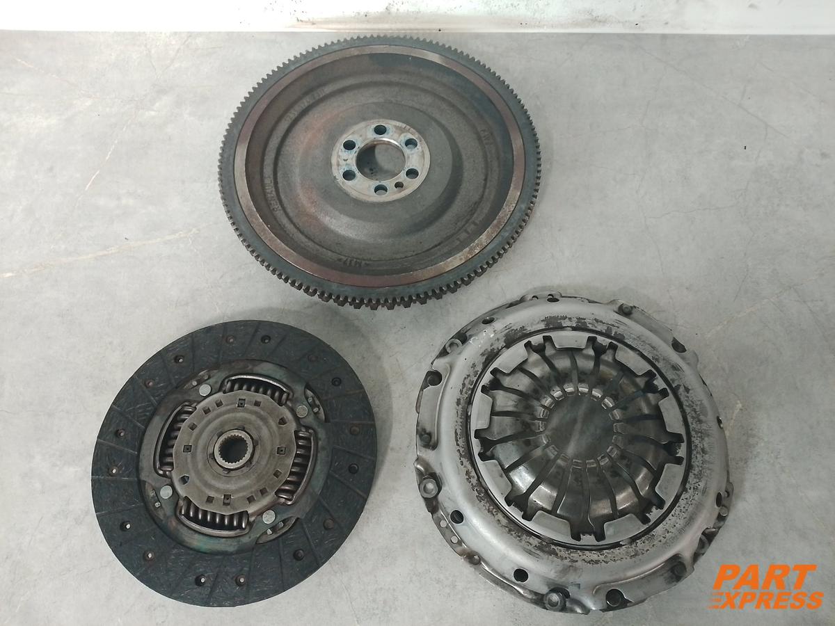 Kupplung und Zweimassenrad Dacia Sandero Logan Renault Captur 0,9l 302101221R