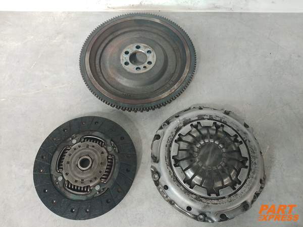 Kupplung und Zweimassenrad Dacia Sandero Logan Renault Captur 0,9l 302101221R