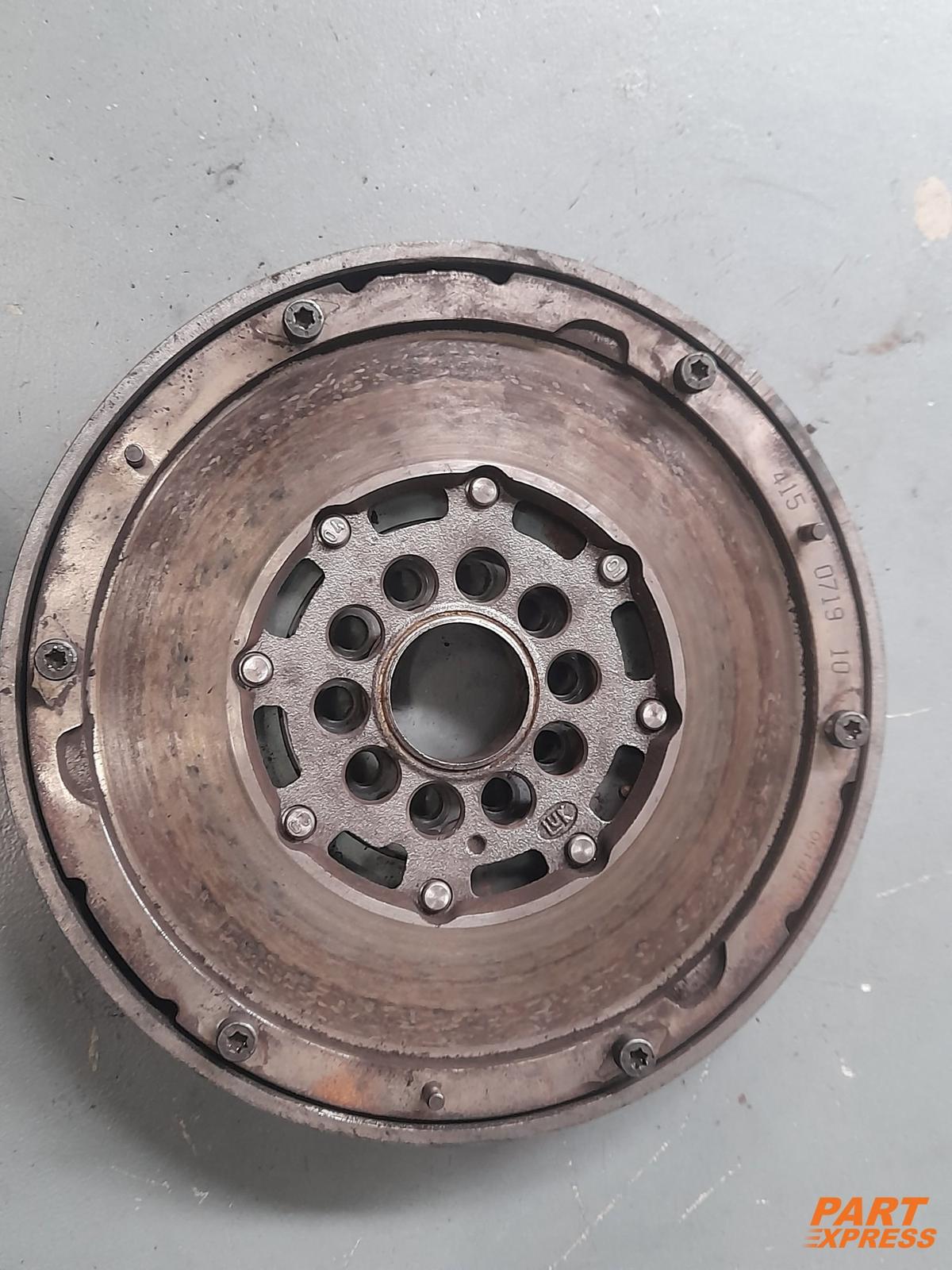 Schwungrad Volvo 2.4 Diesel 112tkm S80 V70 XC60 XC70 D5244T14 415071910