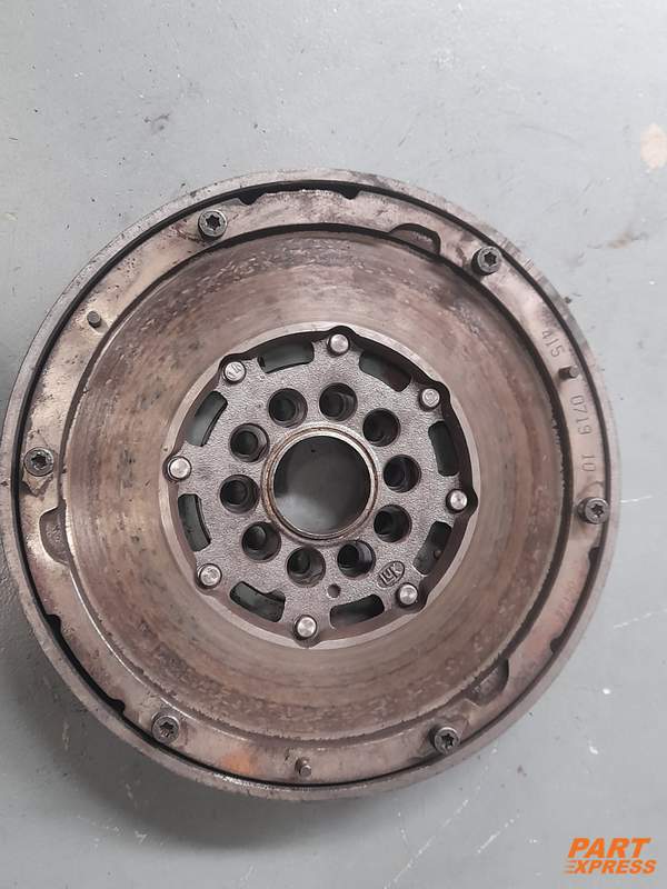 Schwungrad Volvo 2.4 Diesel 112tkm S80 V70 XC60 XC70 D5244T14 415071910