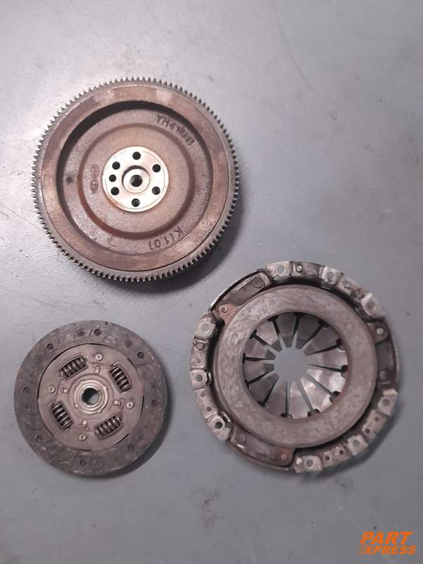 Kupplungssatz komplett 6 Gang 318024510 1,0 DOHC G3LA Kia Picanto 102tkm 2011