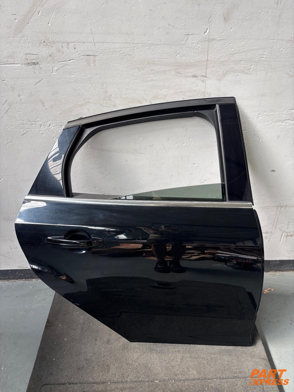 Tür komplett hinten rechts Ford Focus Mk3 Schwarz Iridium-Schwar