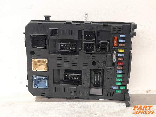 Sicherungsbox Peugeot 207 308 5008 Citroen Picasso DS3 1,6 EP6DT 966405878001