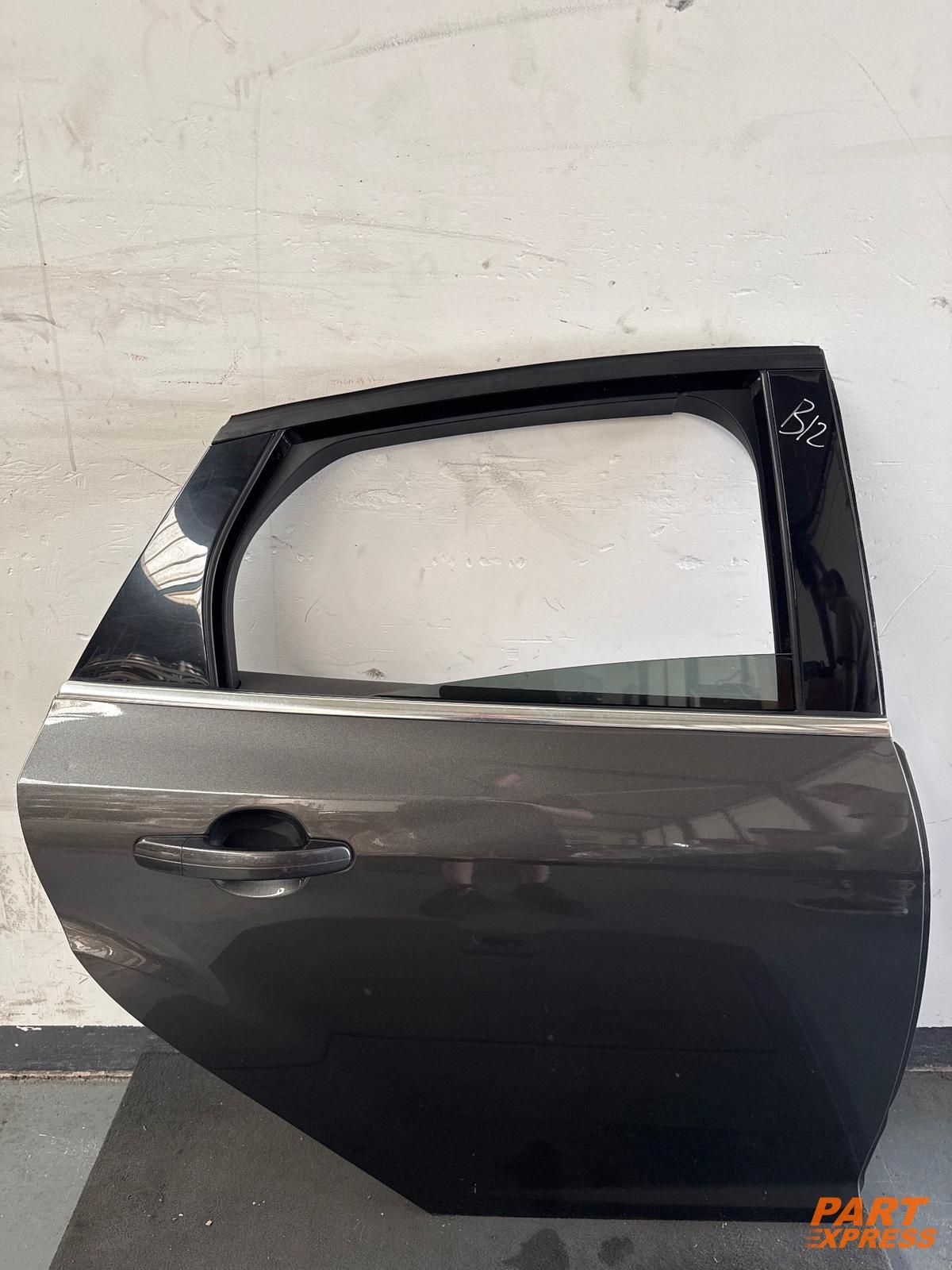 Tür komplett hinten rechts Ford Focus Mk3 Grau Magnetic-Grau Metall