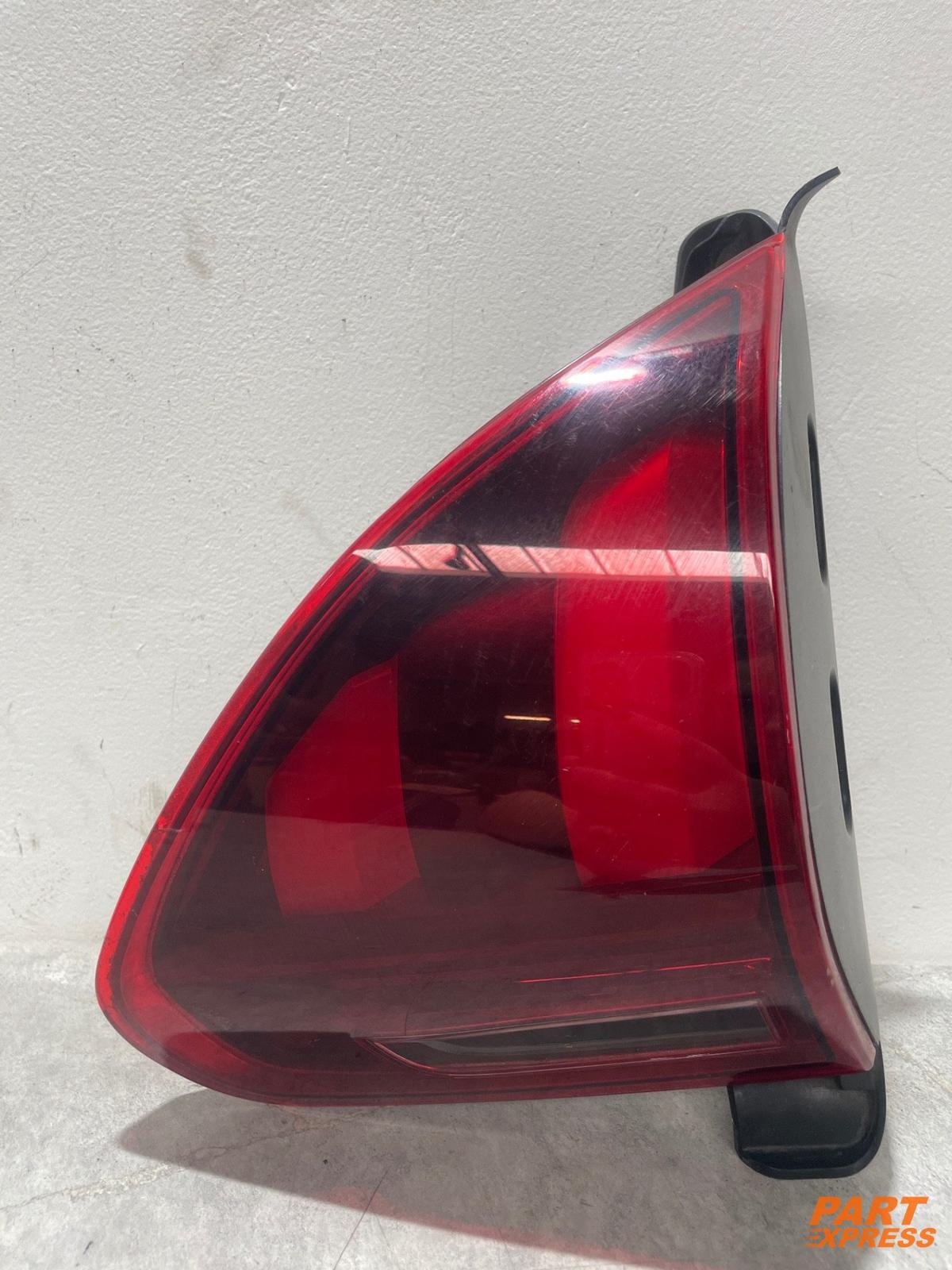Rückleuchte Heckleuchte hinten rechts innen Peugeot 2008 2013 - 2019 9814757280