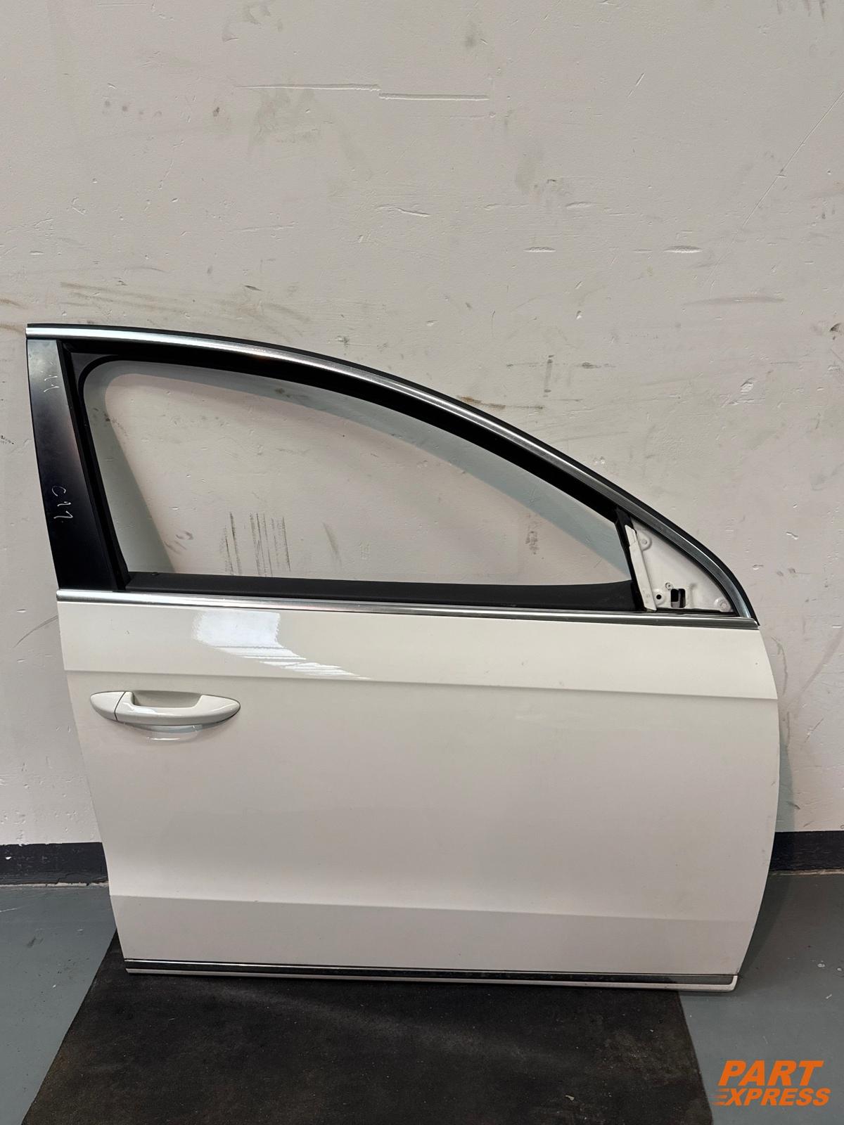 Tür komplett vorne rechts VW Passat B7 Kombi Weiß B4 Candy Weiß 2010 - 2015