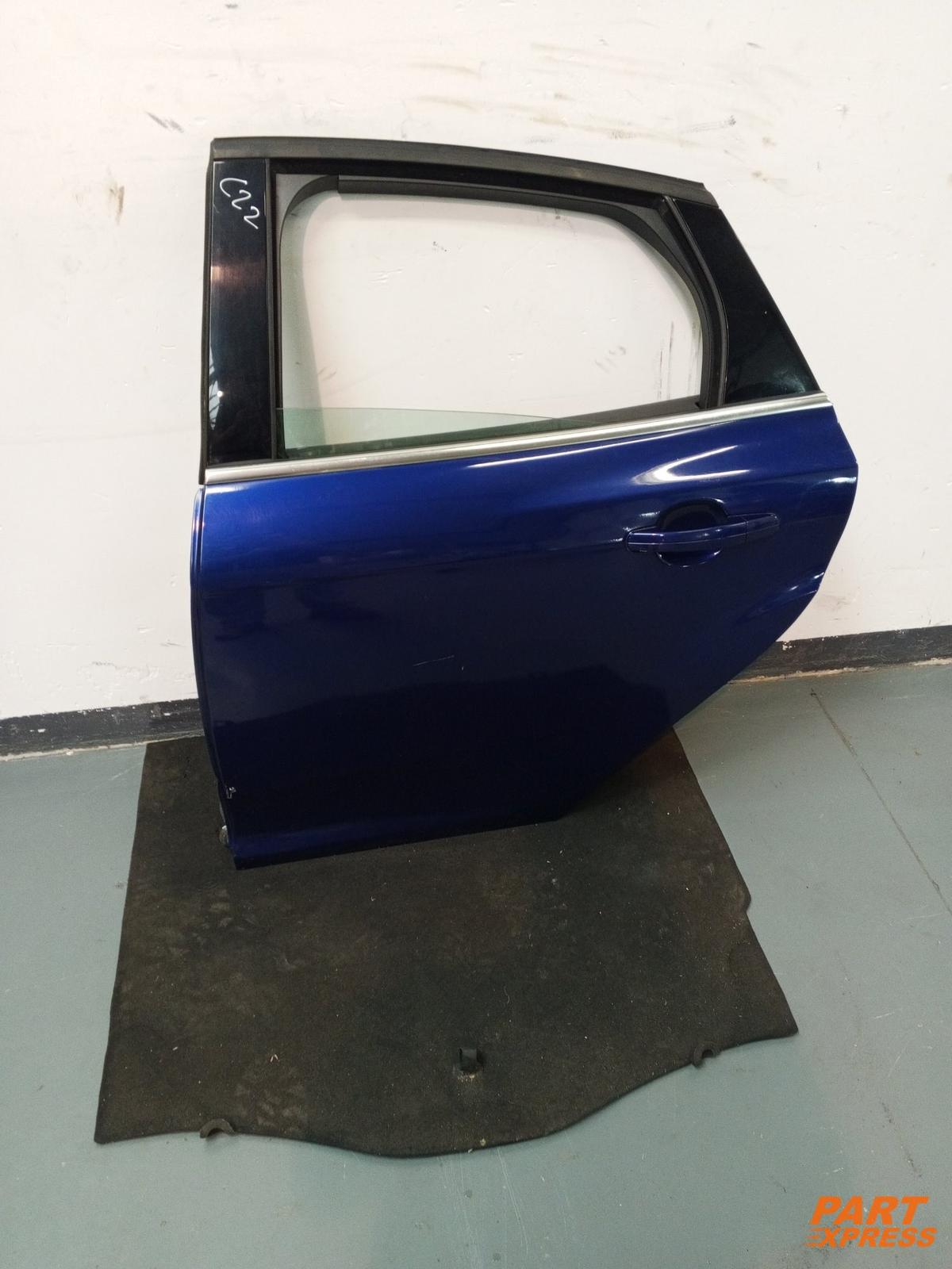 Puerta completa trasera izquierda Ford Focus Mk3 Hatchback Indic-Blau Metallic 2011 -