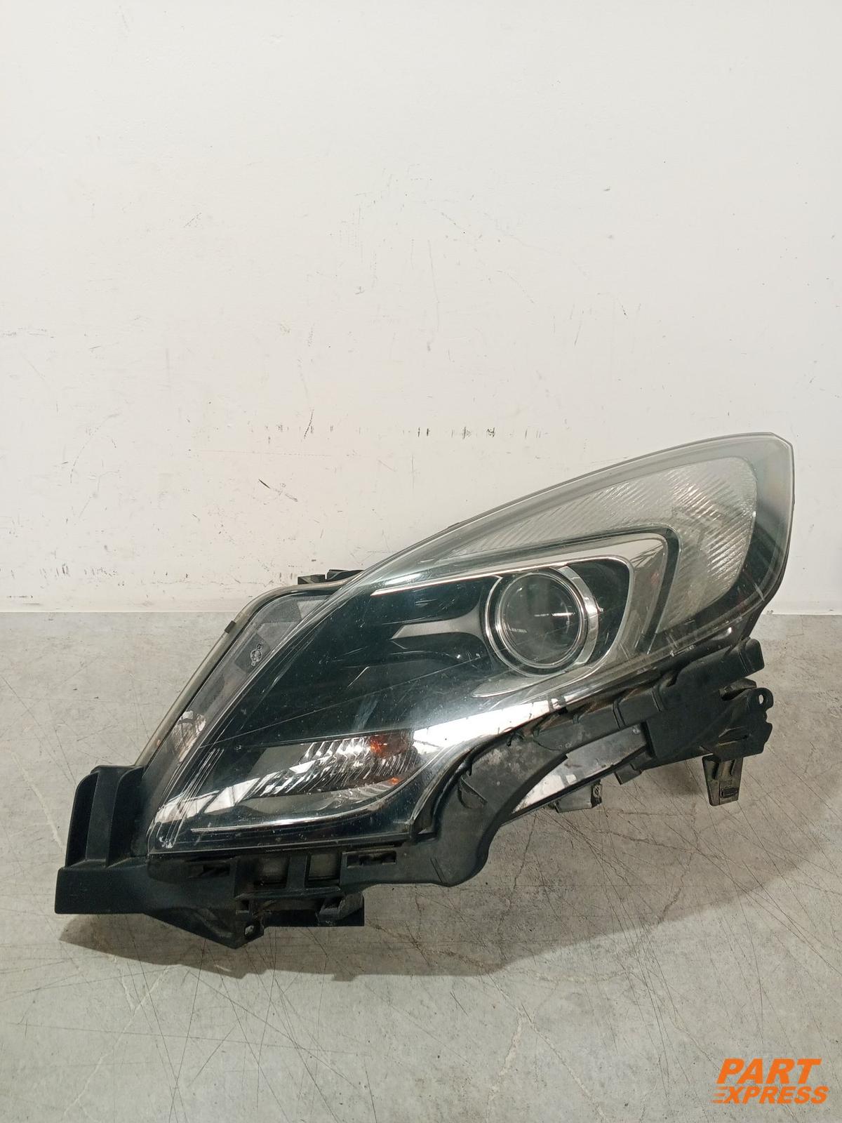 Reflektor przedni lewy Opel Zafira Tourer C 2011 - 2019 13399862