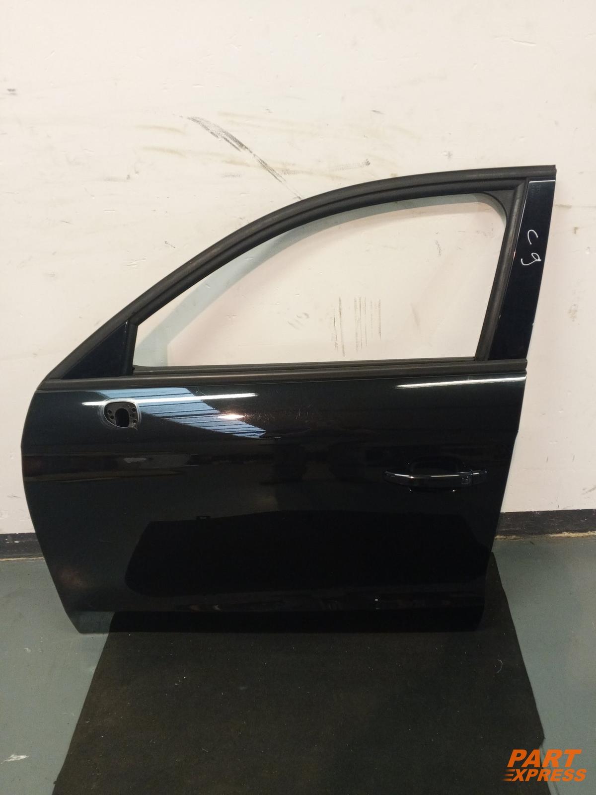 Deur compleet voor links Audi A1 8X 4-deurs L8 / Z9Y Phantomschwarz 2010-