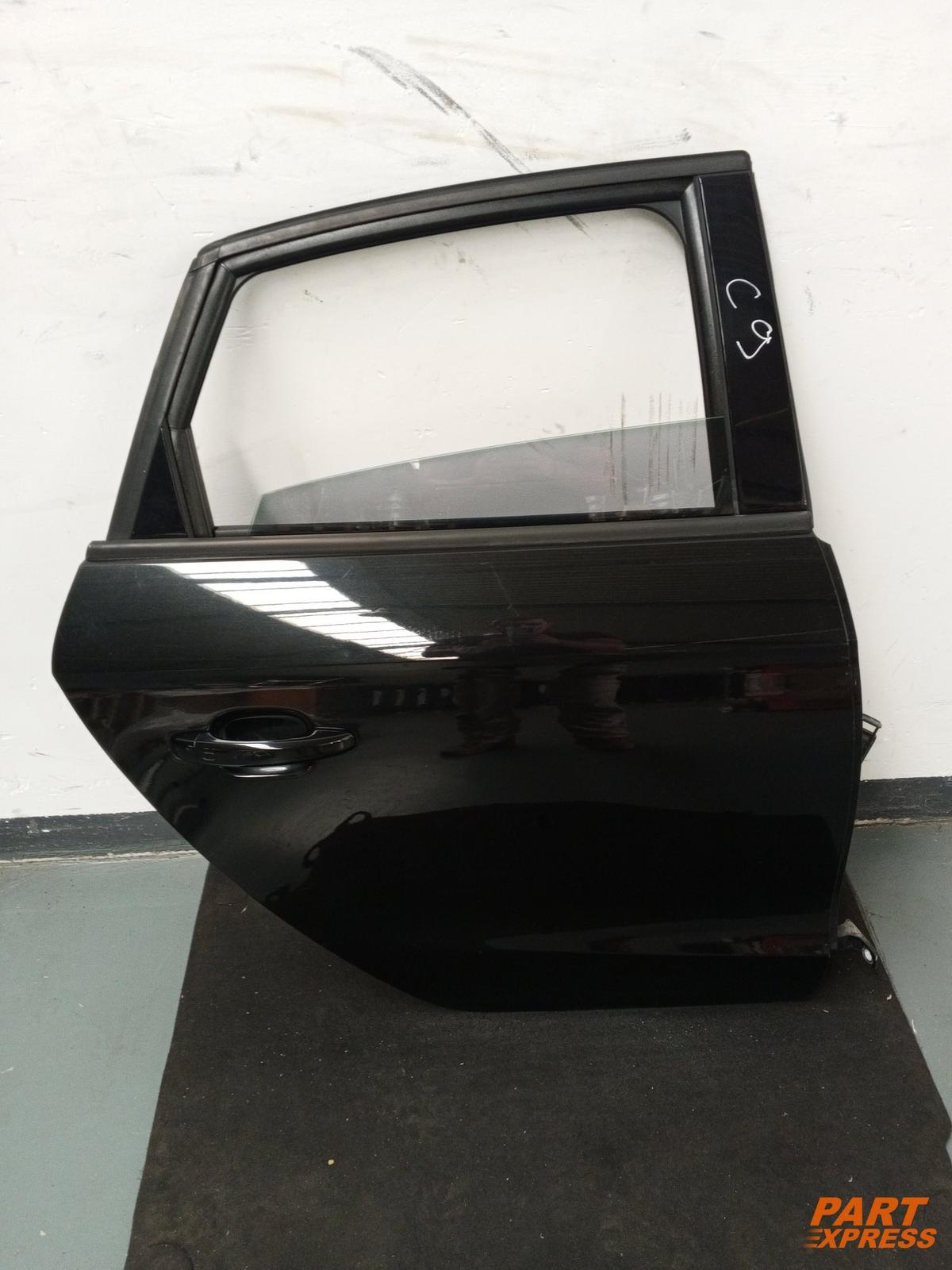 Tür komplett hinten rechts Audi A1 8X 4-türig L8 / Z9Y Phantomschwarz 2010-
