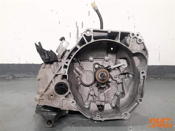 Schaltgetriebe 5 -Gang Renault Captur Dacia Sandero Logan 0,9l 120tkm 304016619R