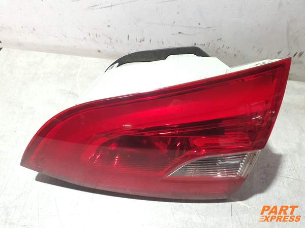 Rückleuchte innen hinten rechts Peugeot 308 II T9 Kombi 2013 - 2021 9678094880