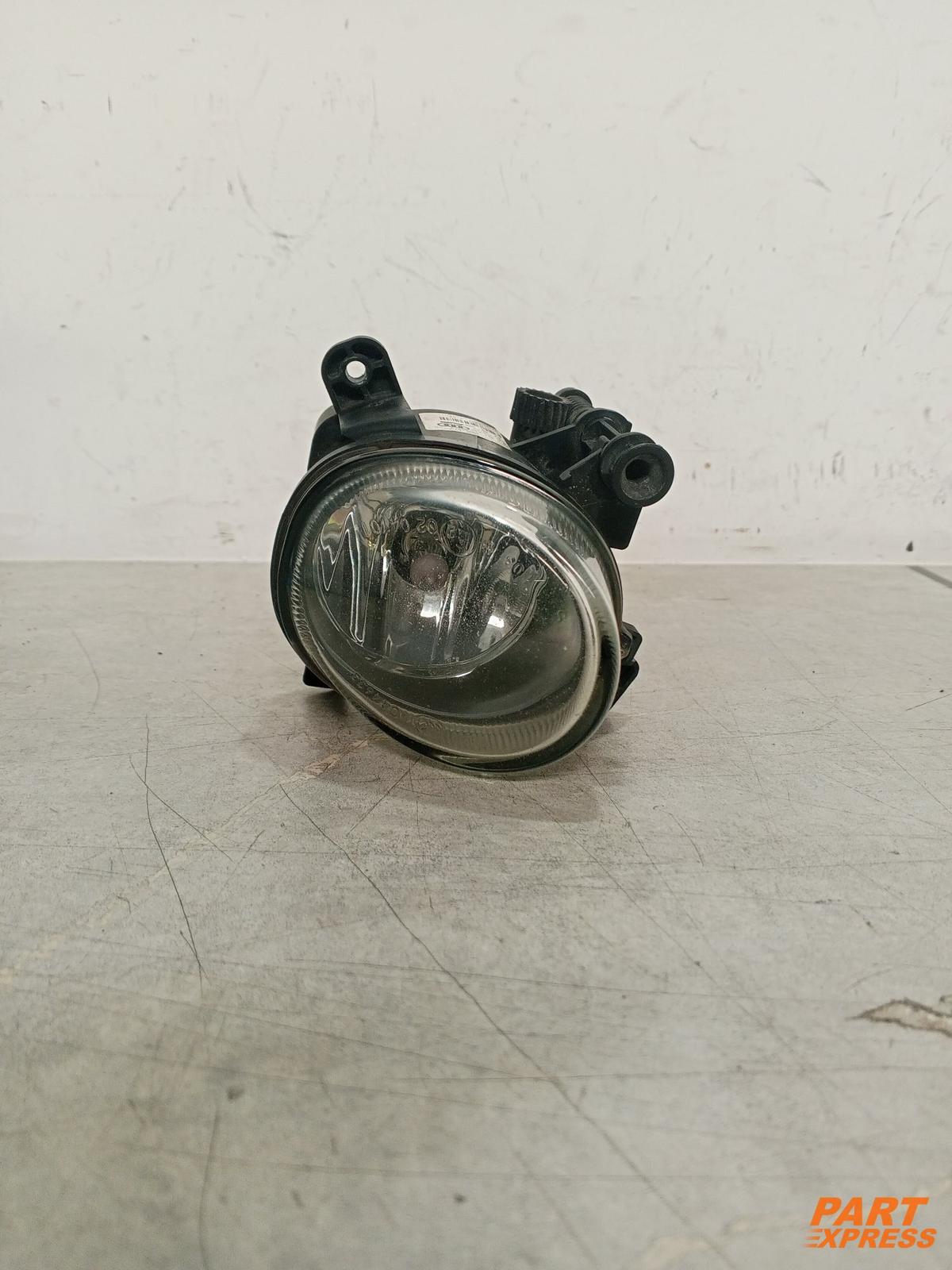 Reflektor przeciwmgłowy przedni lewy Audi A1 8X 2010–2018 89205613