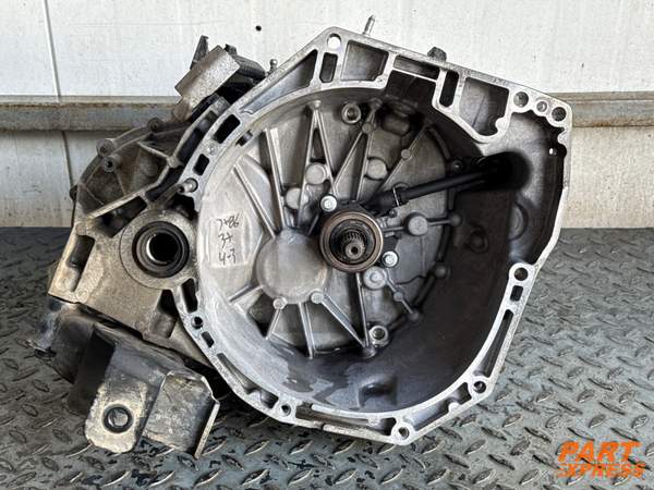 Schaltgetriebe 5-Gang Nissan Qashqai 1,2l J11 85kW 83tkm 2013 - 2021 320103418R