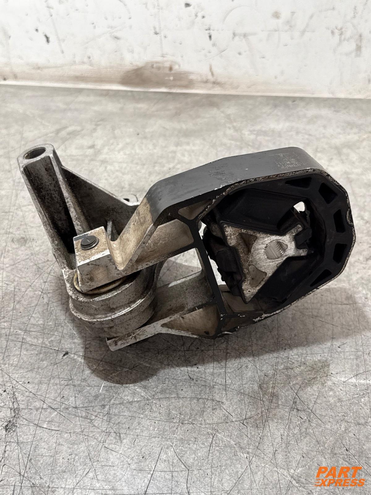 Versnellingsbaklager Ford Focus Mk3 2014 - 2019 CV61-6P082-DC / CV61-6P093-Y