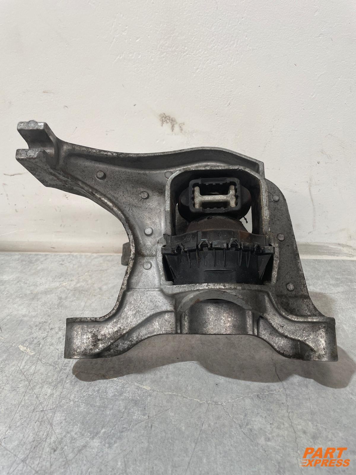 Engine Mount Right Peugeot 308 II T9 2013 - 2021 091622 NOIR