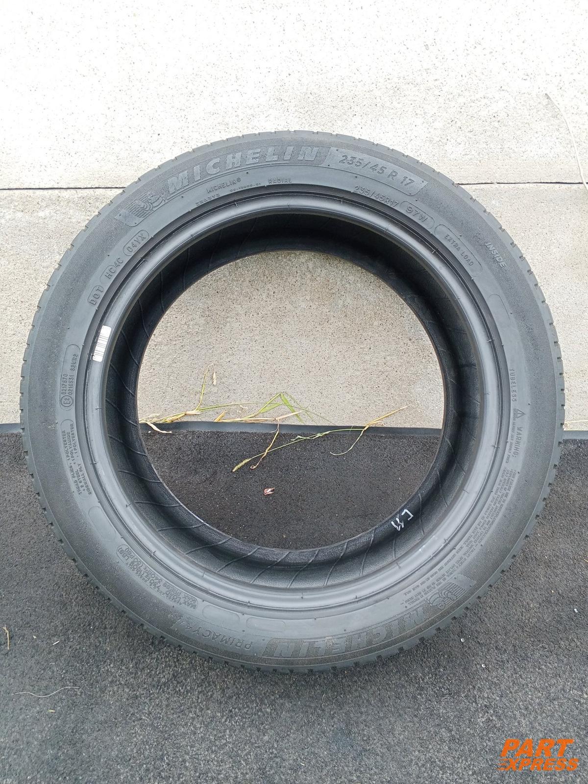 Neumático Michelin VW Passat B7 2010 - 2015 vorne links 235/45R17 97W(1118)