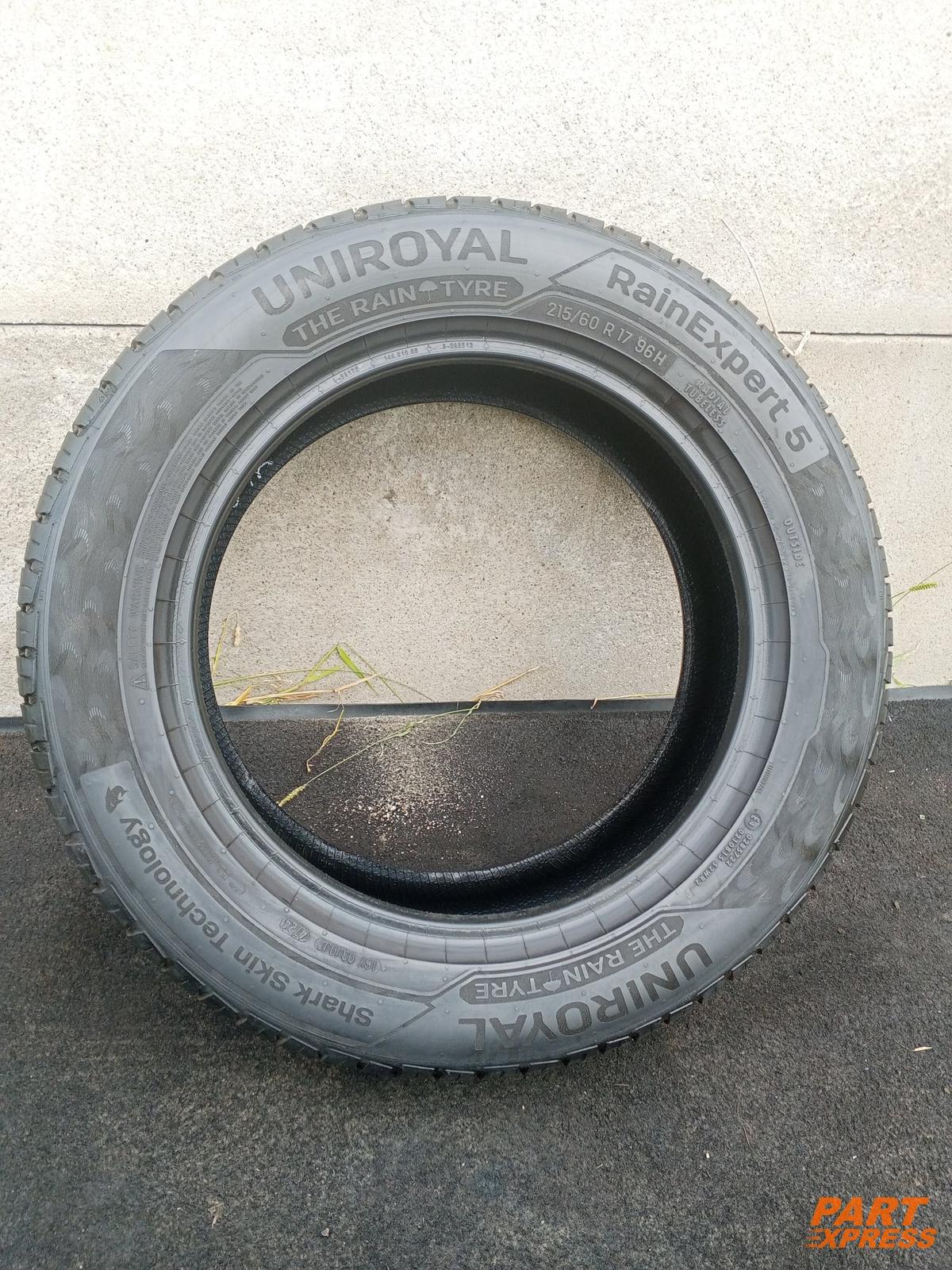 Uniroyal 215/60 R17 96H Reifen vorne rechts DOT 4724 Nissan Qashqai J11