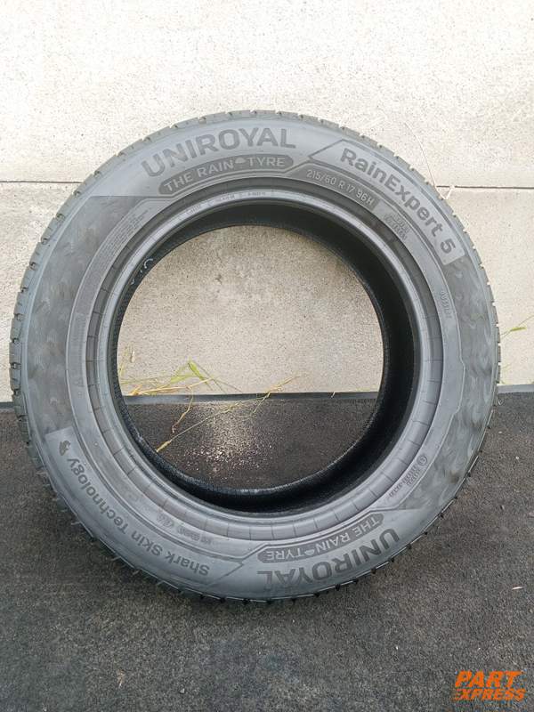Uniroyal 215/60 R17 96H Reifen vorne rechts DOT 4724 Nissan Qashqai J11