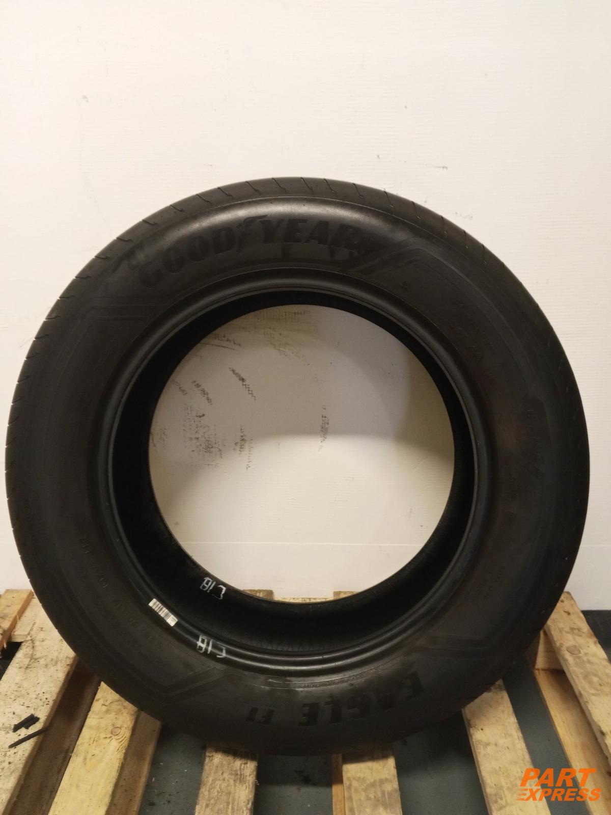 Goodyear Reifen vorne links 235/60 R18 107V DOT 2621 Range Rover Evoque L538