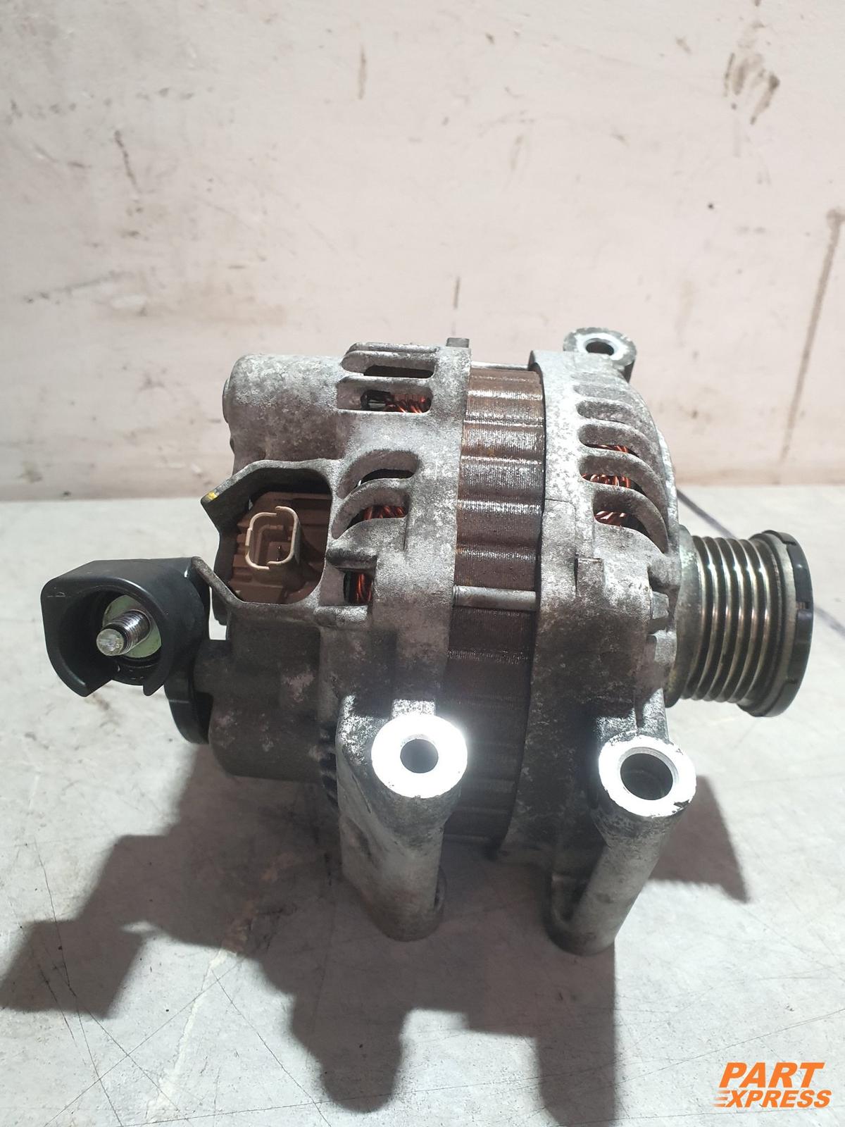 Alternator komplett Peugeot 207 208 CC Citroen C3 C4 C5 EP6CDT V75500178004